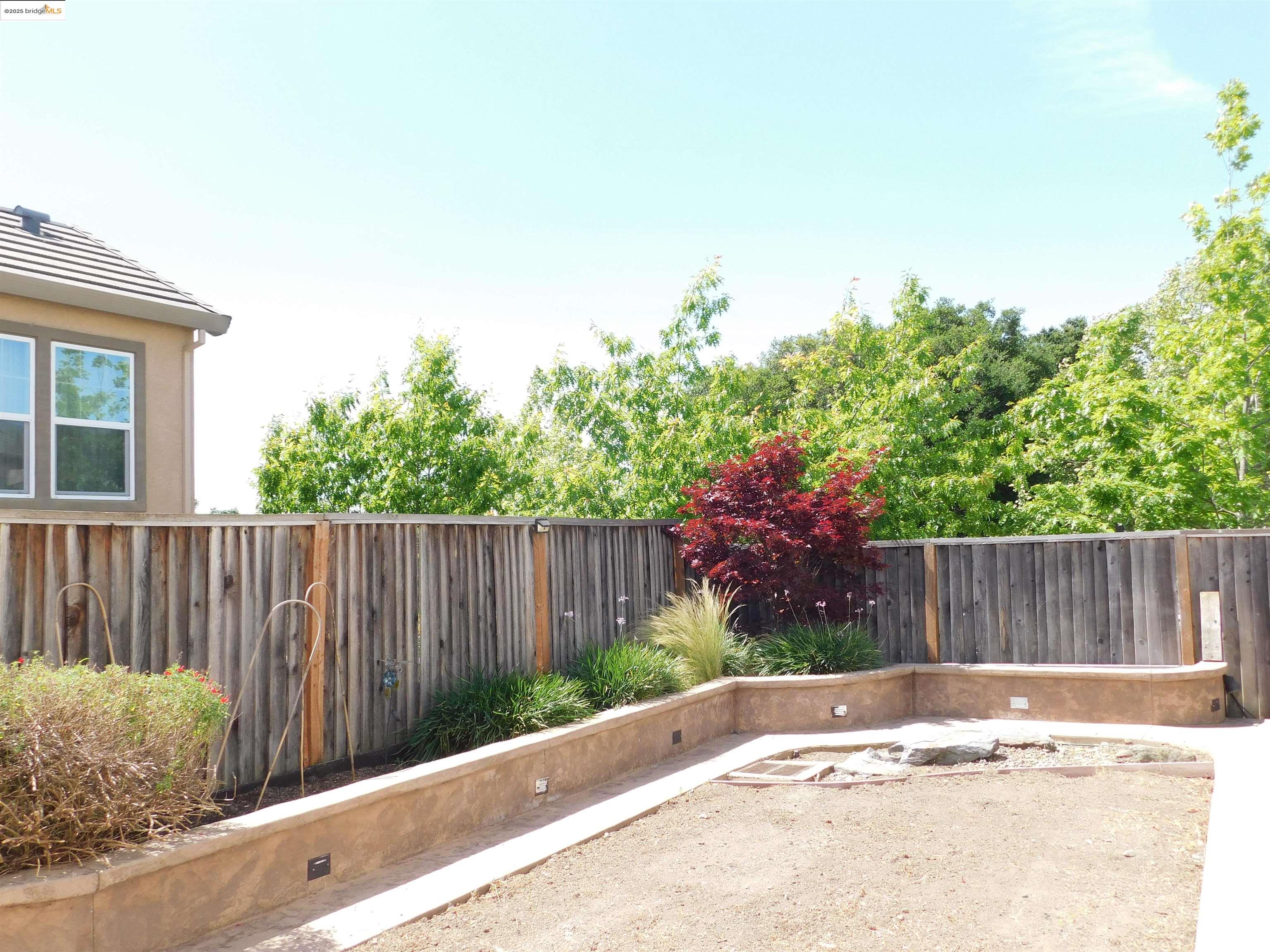 Detail Gallery Image 10 of 21 For 1811 Velvetleaf Ln, Santa Rosa,  CA 95404 - 4 Beds | 3 Baths
