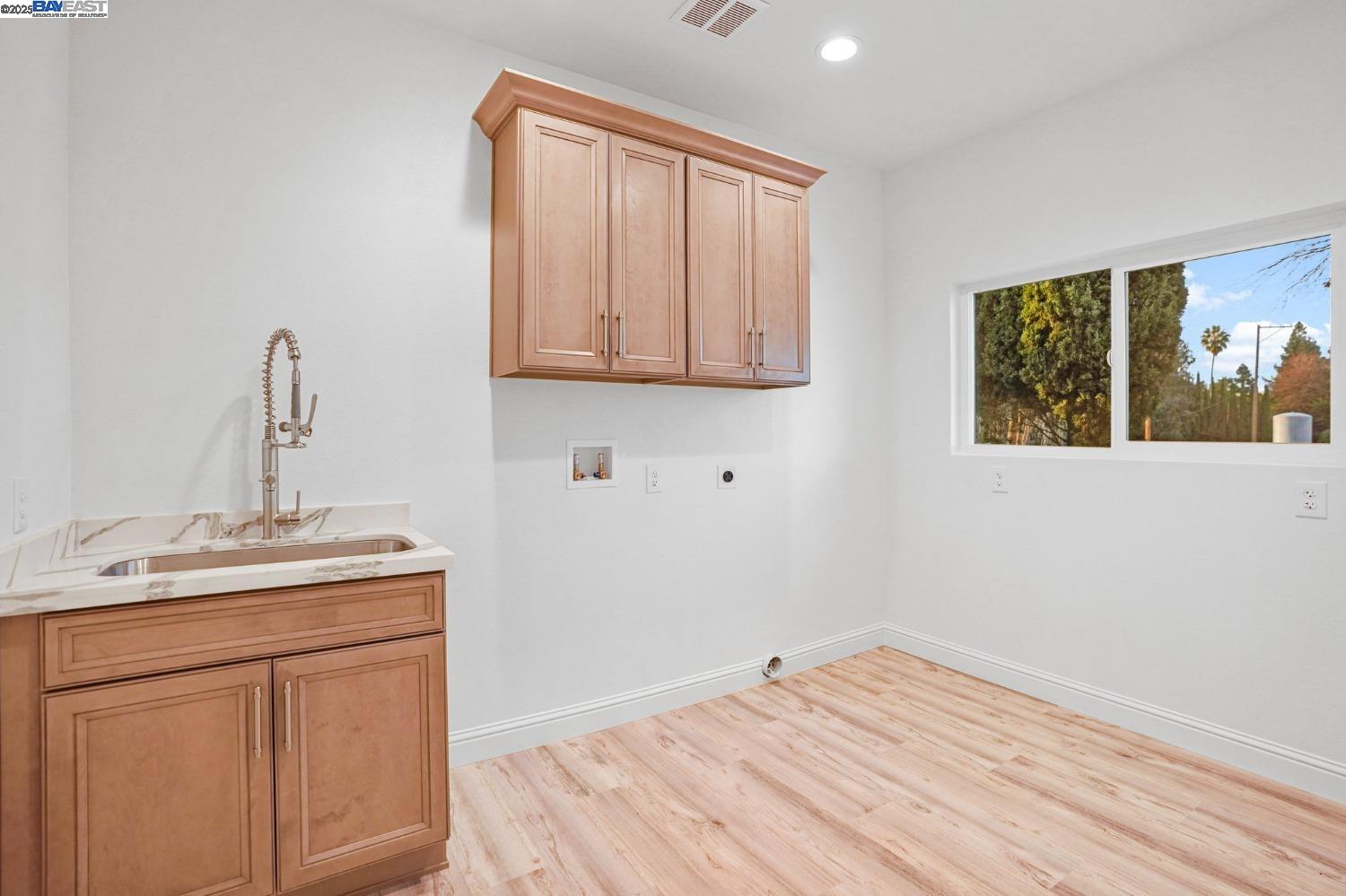 Detail Gallery Image 7 of 26 For 4950 Nadotti Rd, Stockton,  CA 95215 - 5 Beds | 3/1 Baths