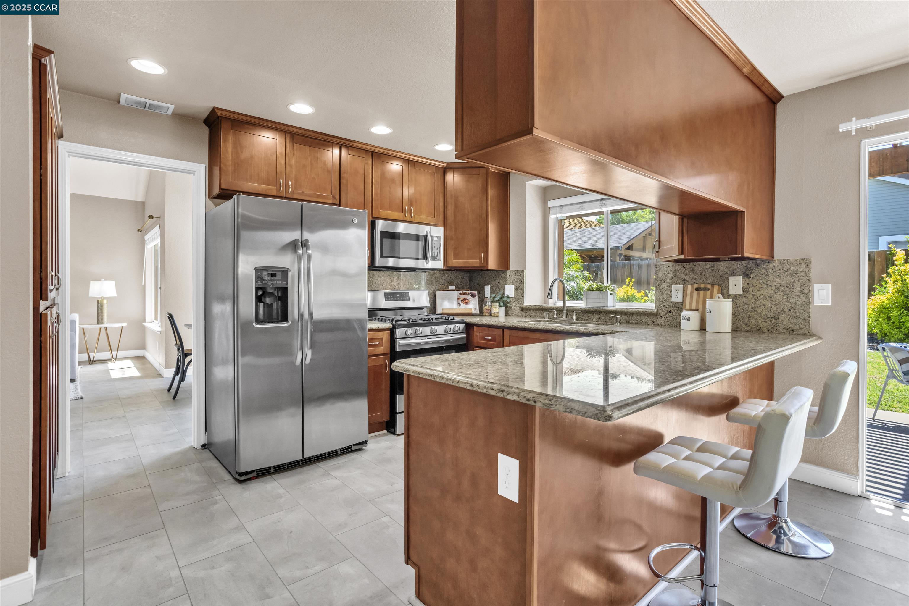 Detail Gallery Image 10 of 37 For 270 E Mount Diablo Ave, Tracy,  CA 95376 - 3 Beds | 2/1 Baths