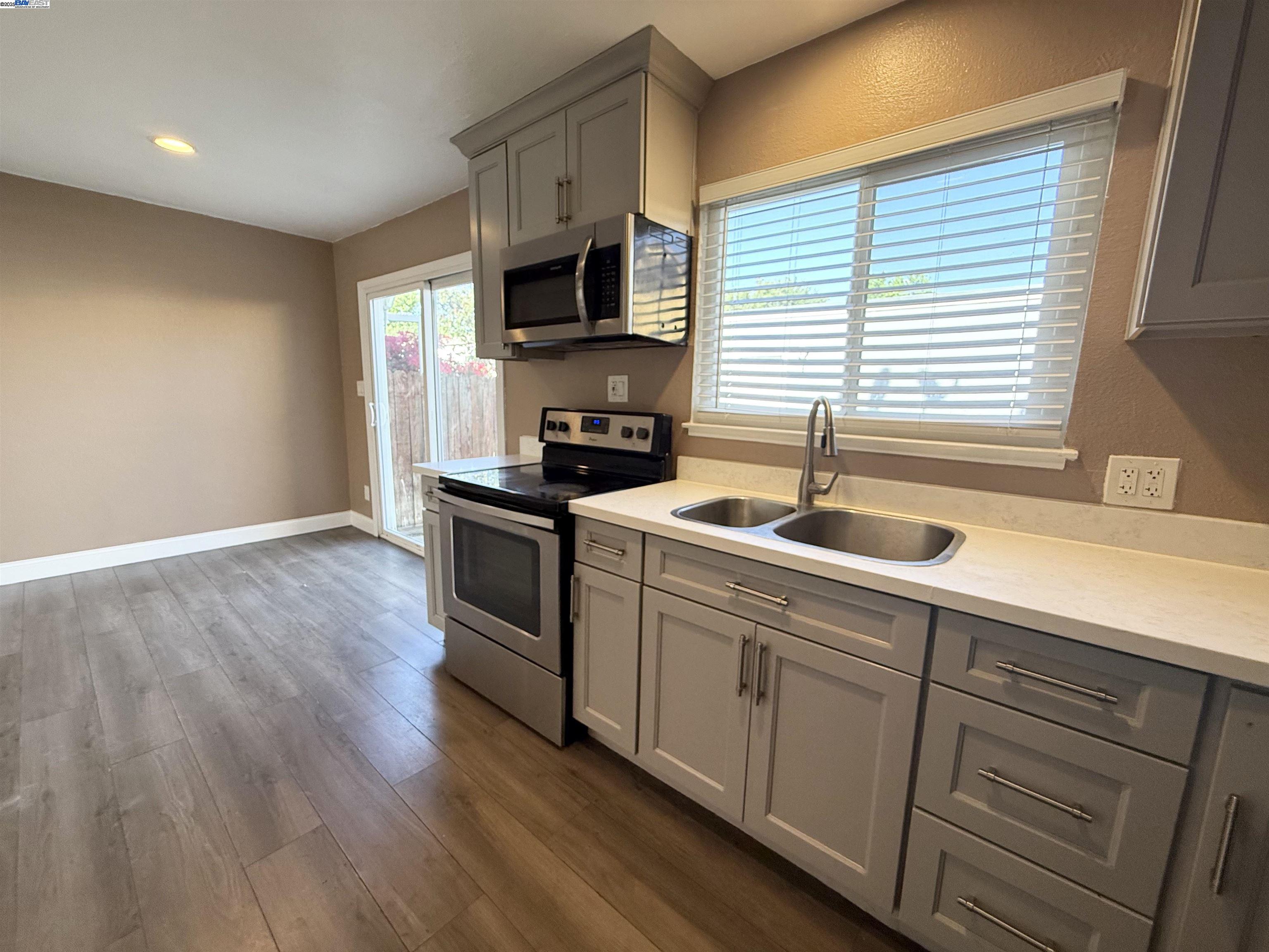 Detail Gallery Image 13 of 25 For 989 Palm Cir, Tracy,  CA 95376 - 2 Beds | 1 Baths