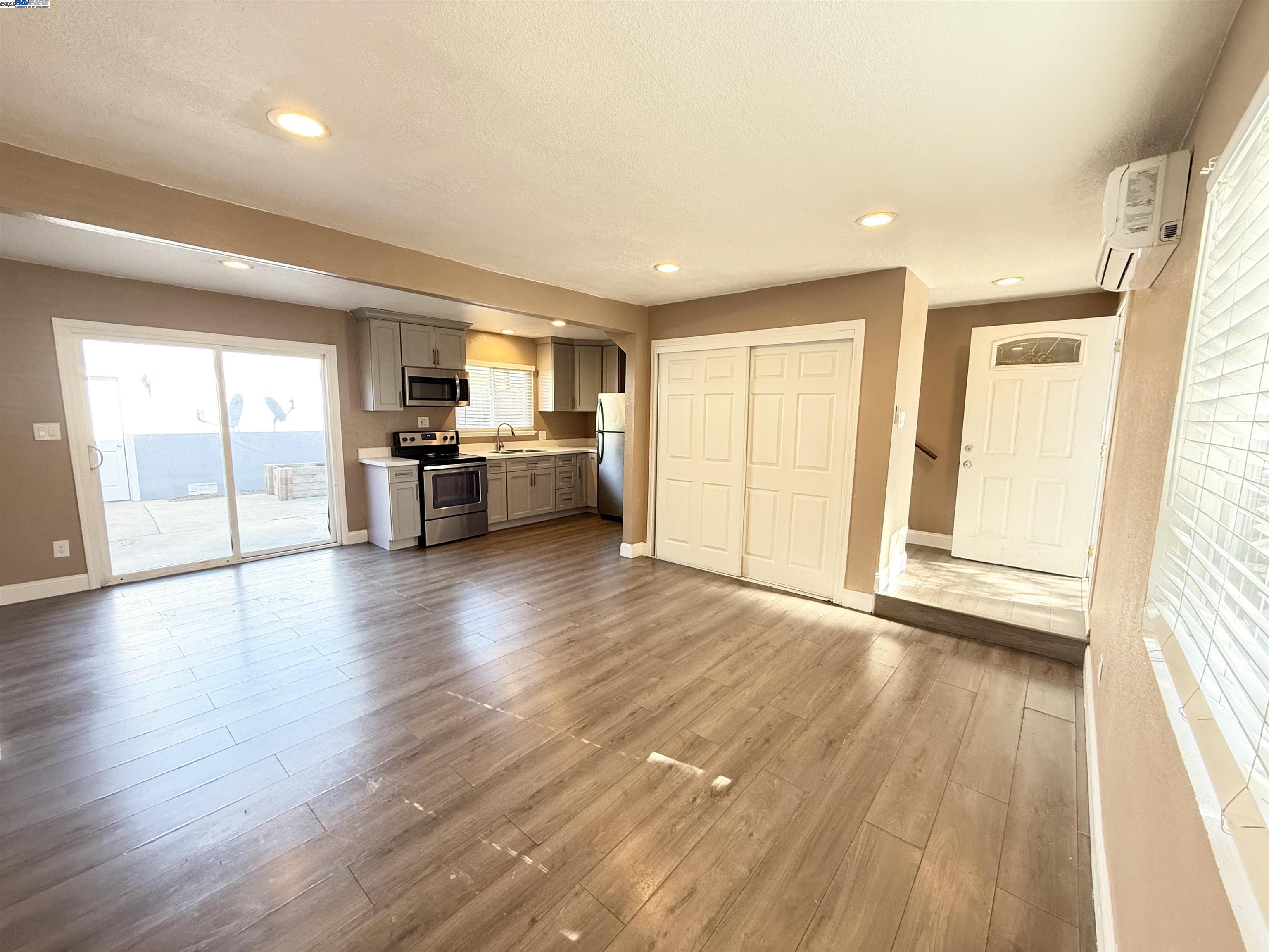 Detail Gallery Image 14 of 25 For 989 Palm Cir, Tracy,  CA 95376 - 2 Beds | 1 Baths