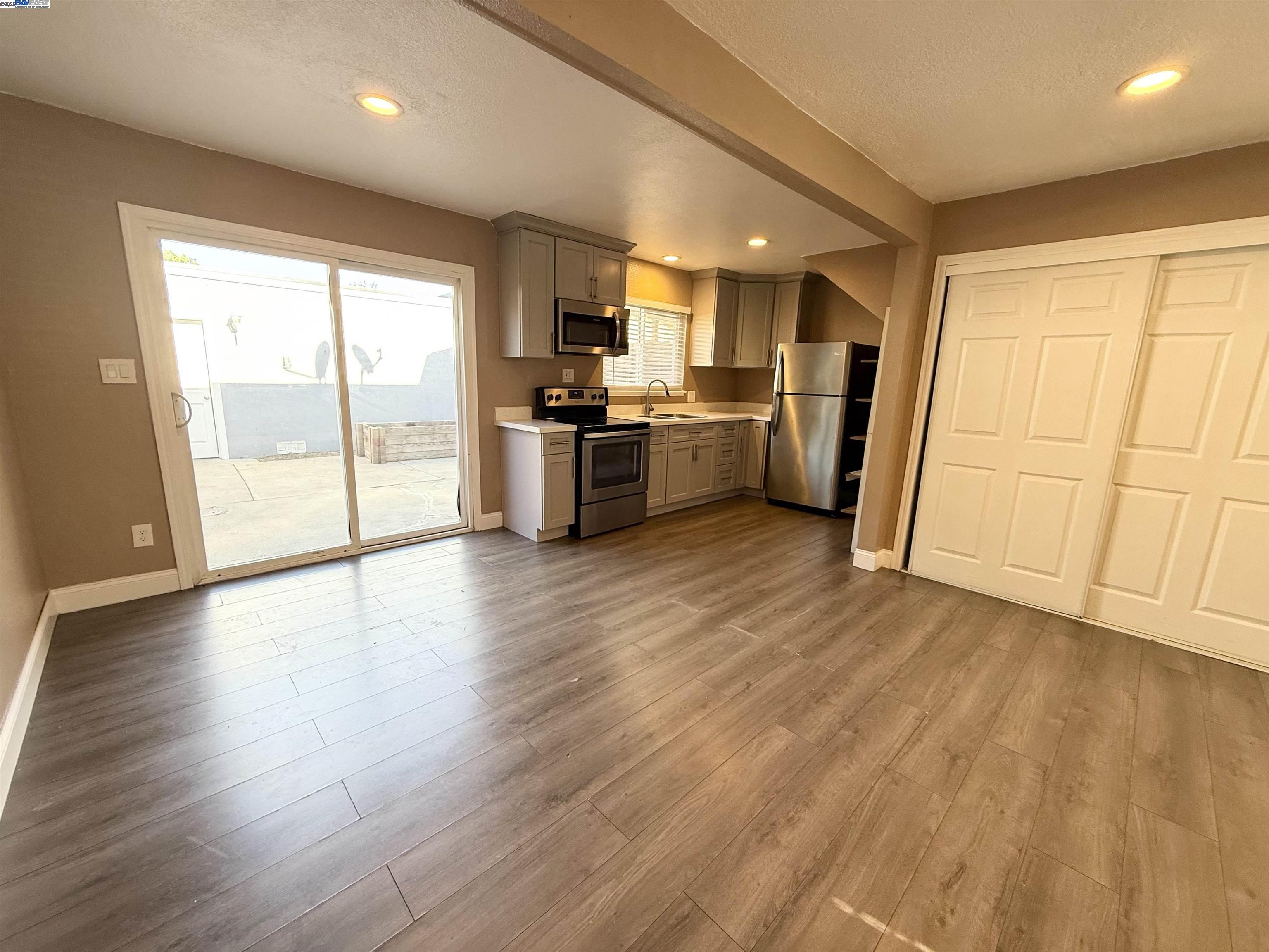 Detail Gallery Image 8 of 25 For 989 Palm Cir, Tracy,  CA 95376 - 2 Beds | 1 Baths