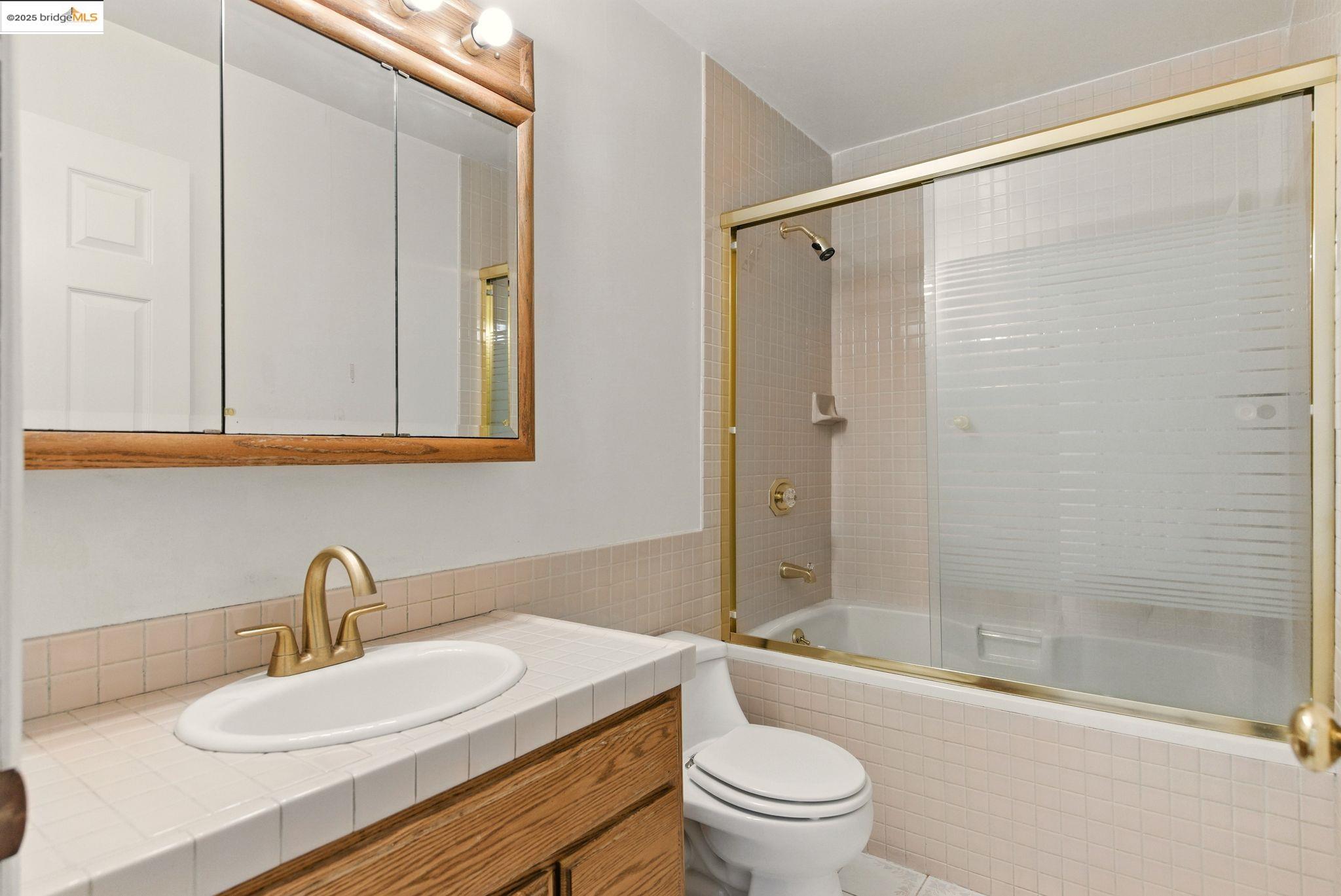 Detail Gallery Image 12 of 36 For 6223 Valroy Dr, San Jose,  CA 95123 - 5 Beds | 3 Baths