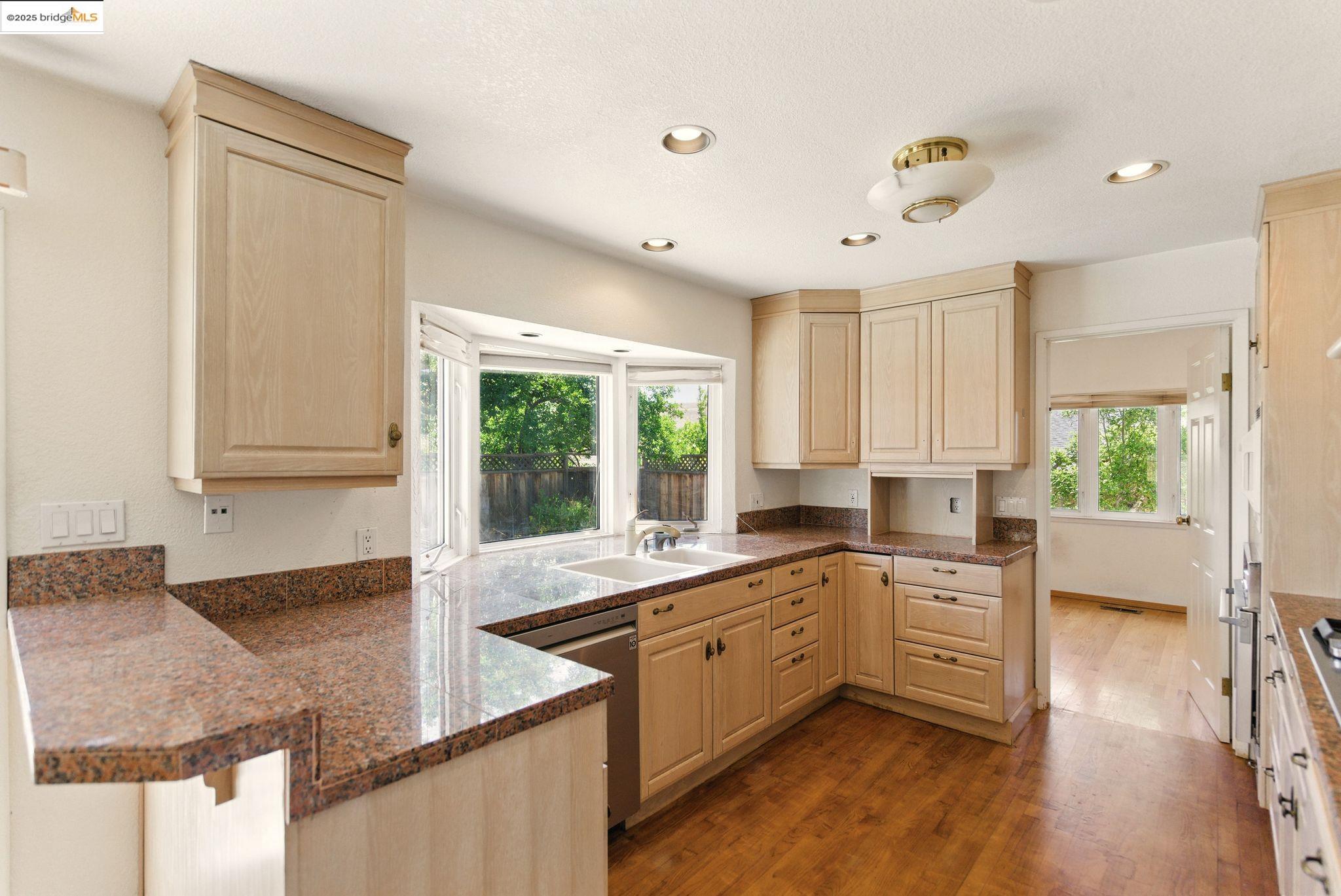 Detail Gallery Image 6 of 36 For 6223 Valroy Dr, San Jose,  CA 95123 - 5 Beds | 3 Baths