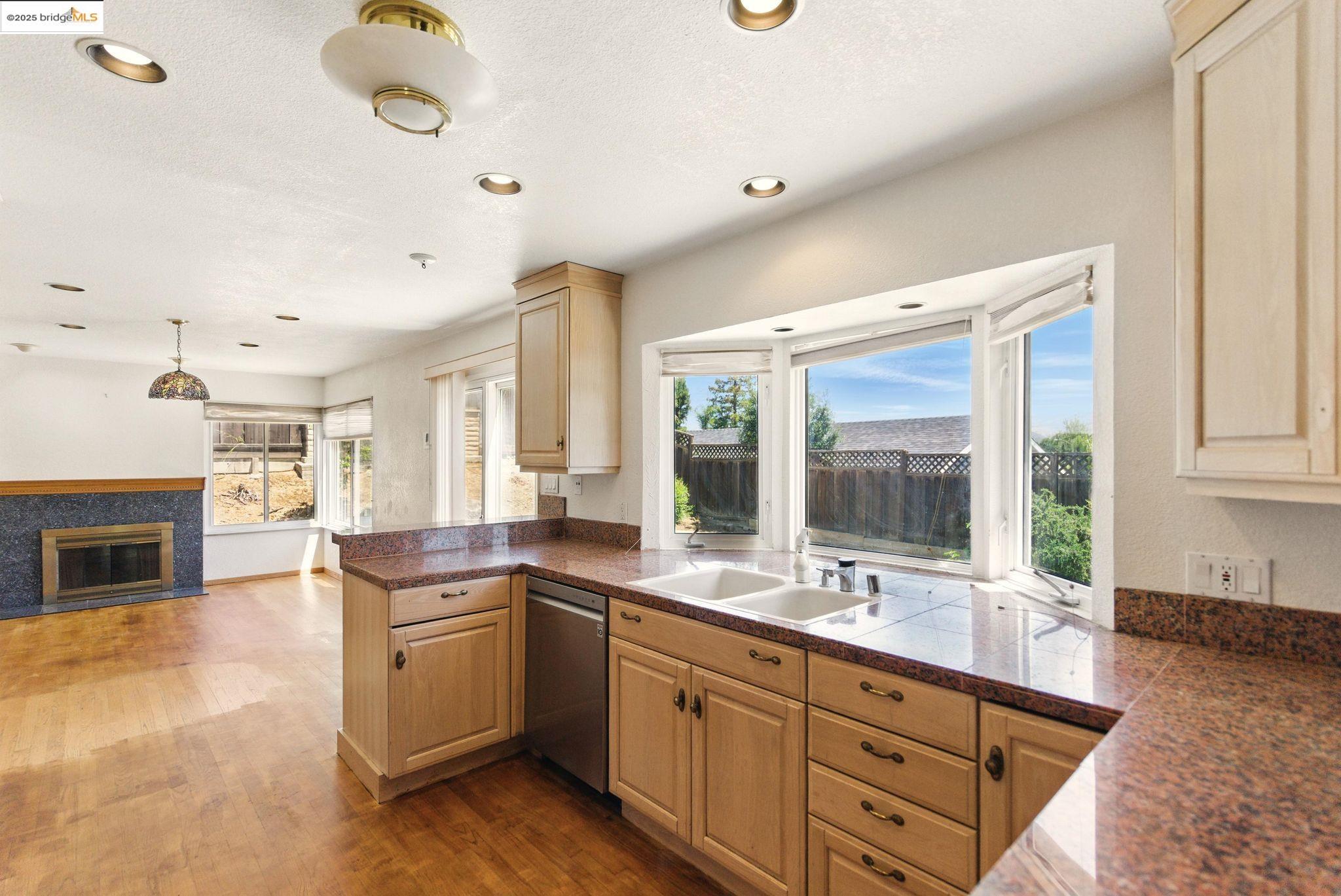 Detail Gallery Image 7 of 36 For 6223 Valroy Dr, San Jose,  CA 95123 - 5 Beds | 3 Baths