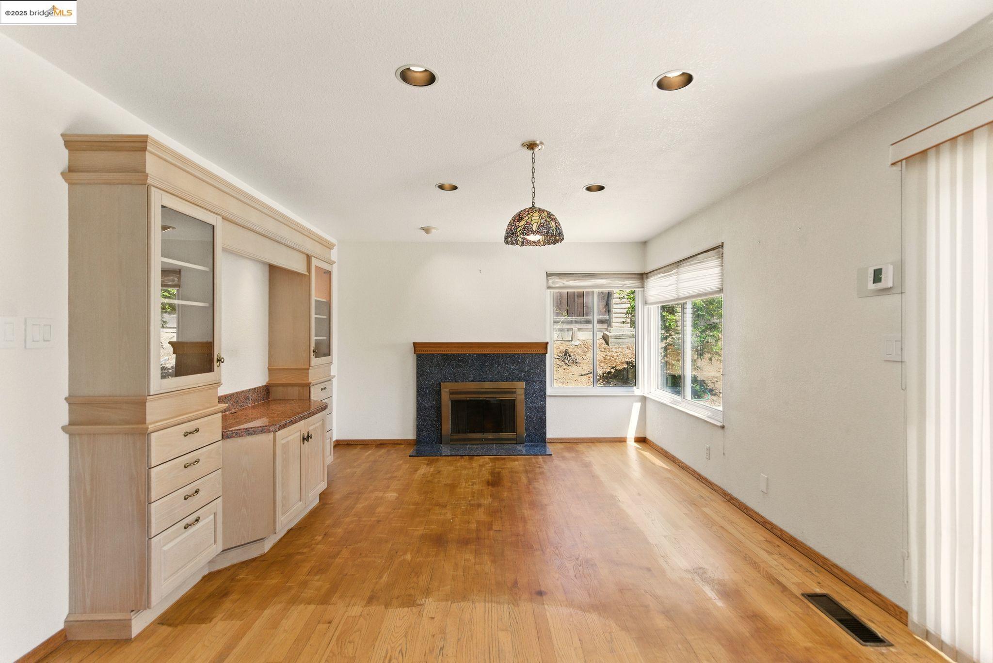 Detail Gallery Image 9 of 36 For 6223 Valroy Dr, San Jose,  CA 95123 - 5 Beds | 3 Baths