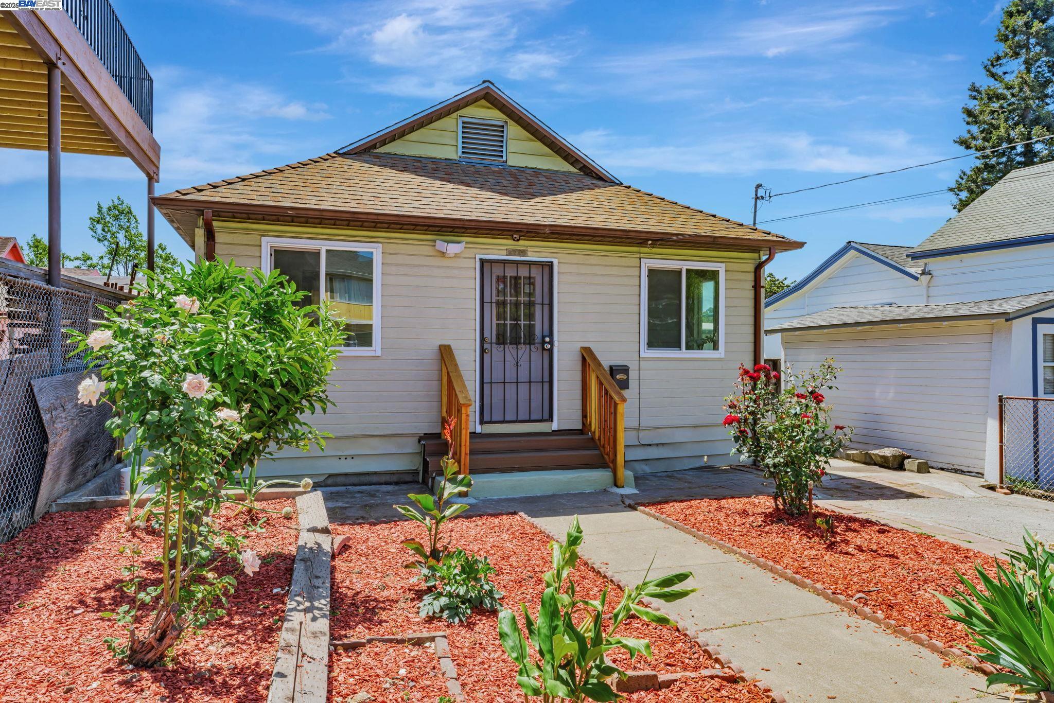 Detail Gallery Image 1 of 38 For 2720 Short St, Oakland,  CA 94619 - 2 Beds | 1 Baths