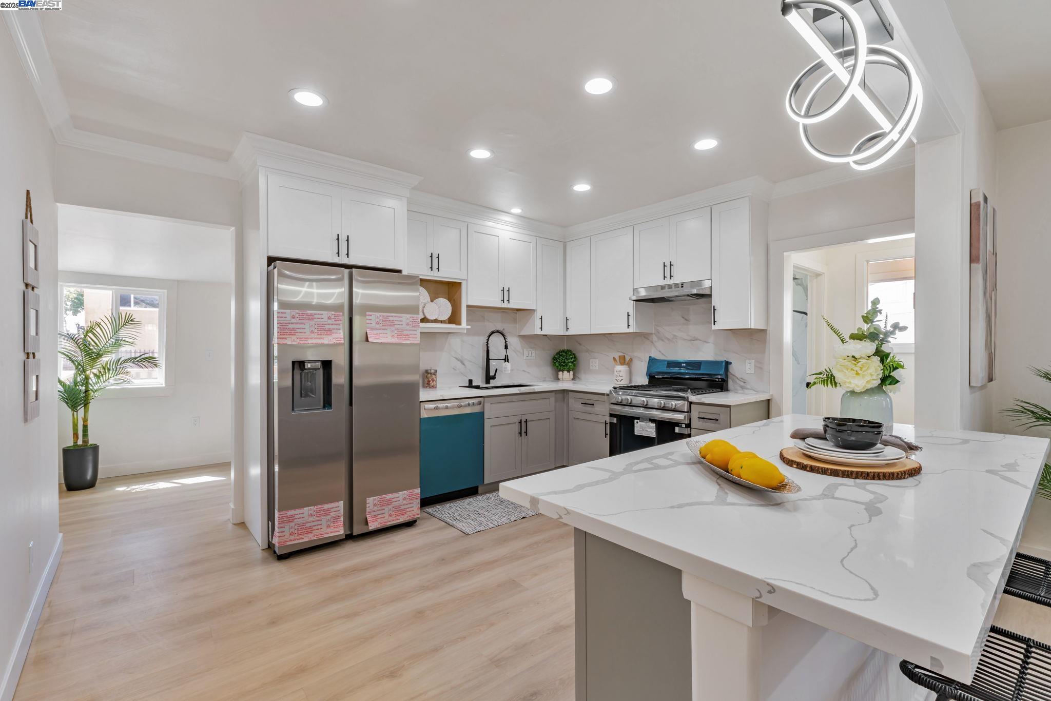 Detail Gallery Image 15 of 38 For 2720 Short St, Oakland,  CA 94619 - 2 Beds | 1 Baths