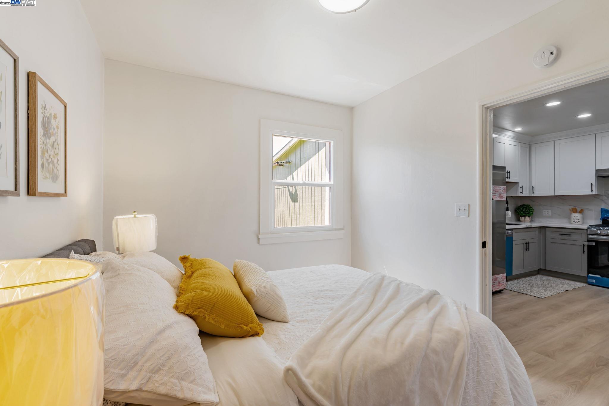 Detail Gallery Image 17 of 38 For 2720 Short St, Oakland,  CA 94619 - 2 Beds | 1 Baths