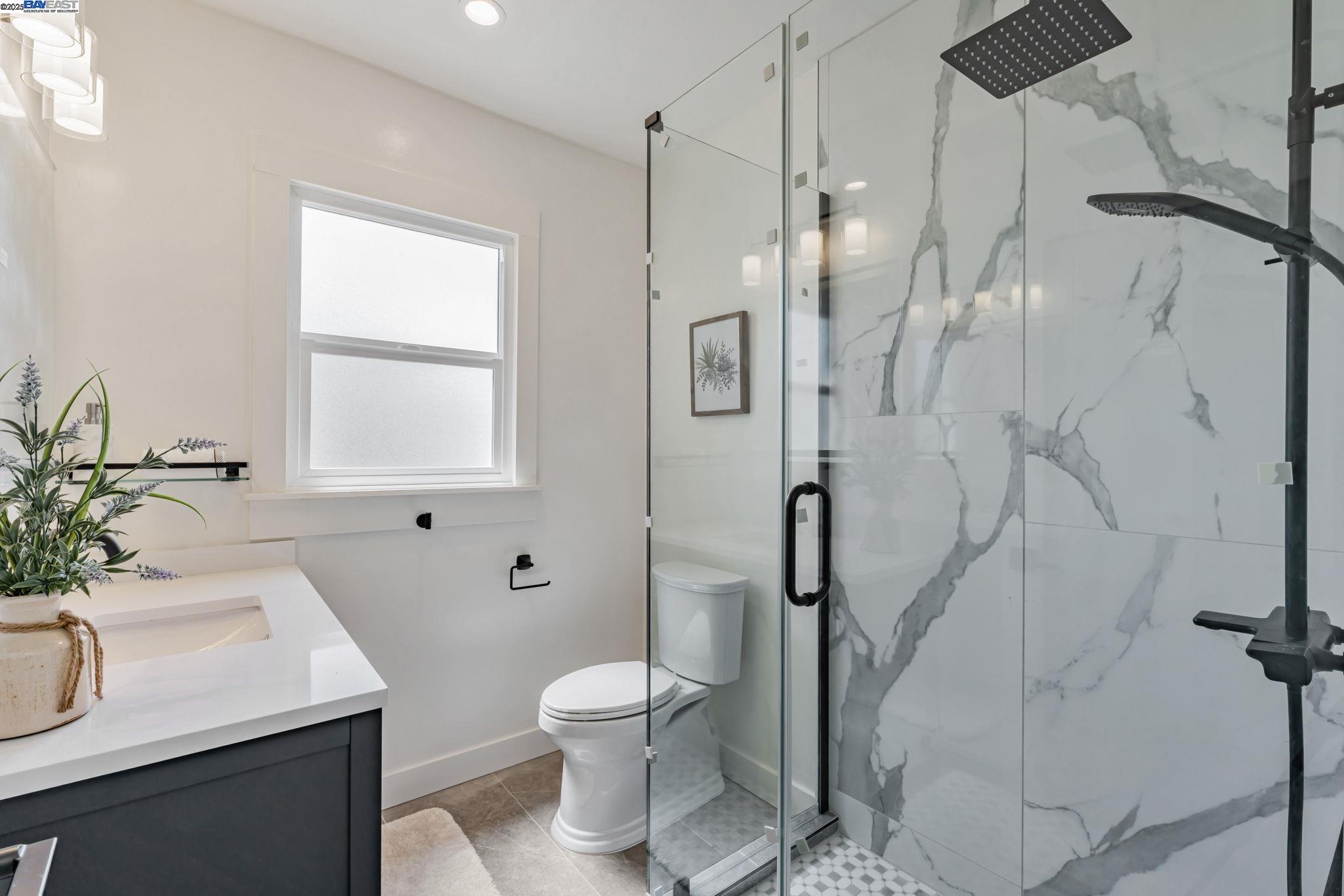 Detail Gallery Image 20 of 38 For 2720 Short St, Oakland,  CA 94619 - 2 Beds | 1 Baths