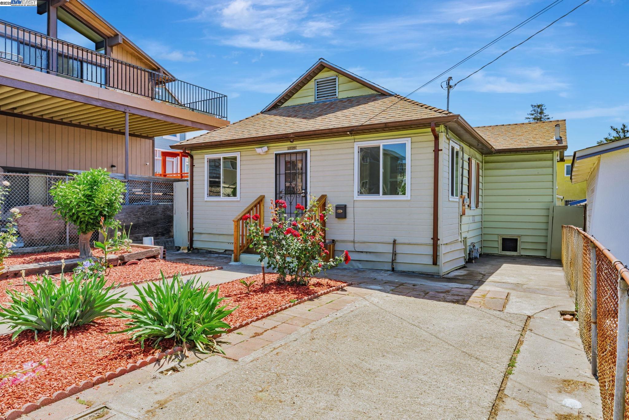 Detail Gallery Image 3 of 38 For 2720 Short St, Oakland,  CA 94619 - 2 Beds | 1 Baths