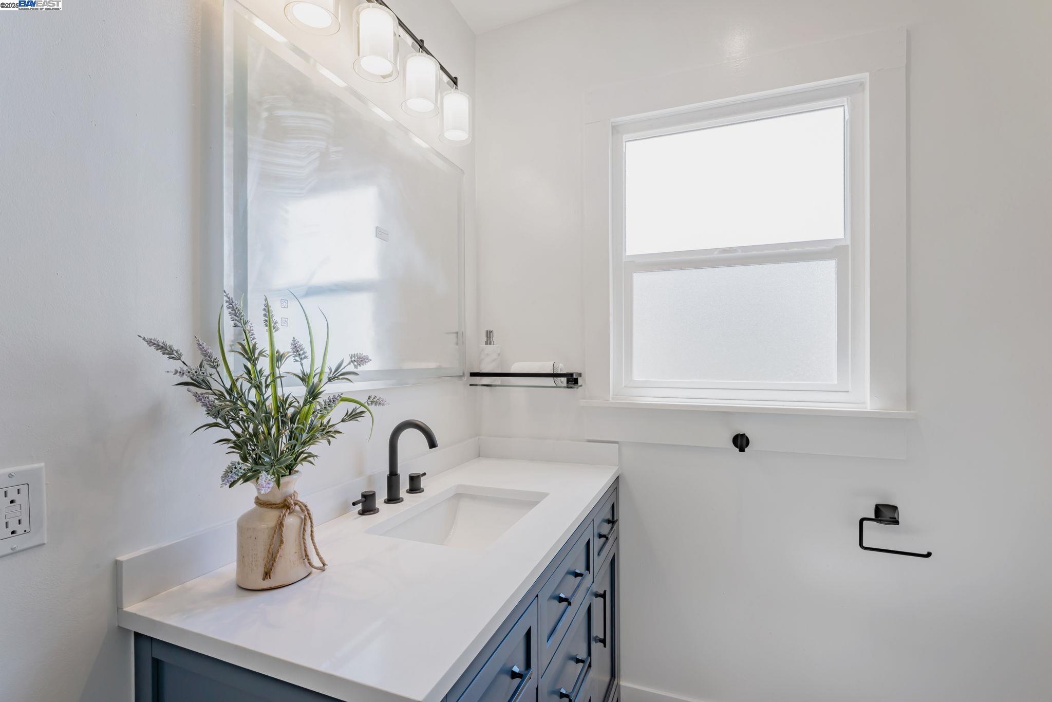 Detail Gallery Image 21 of 38 For 2720 Short St, Oakland,  CA 94619 - 2 Beds | 1 Baths