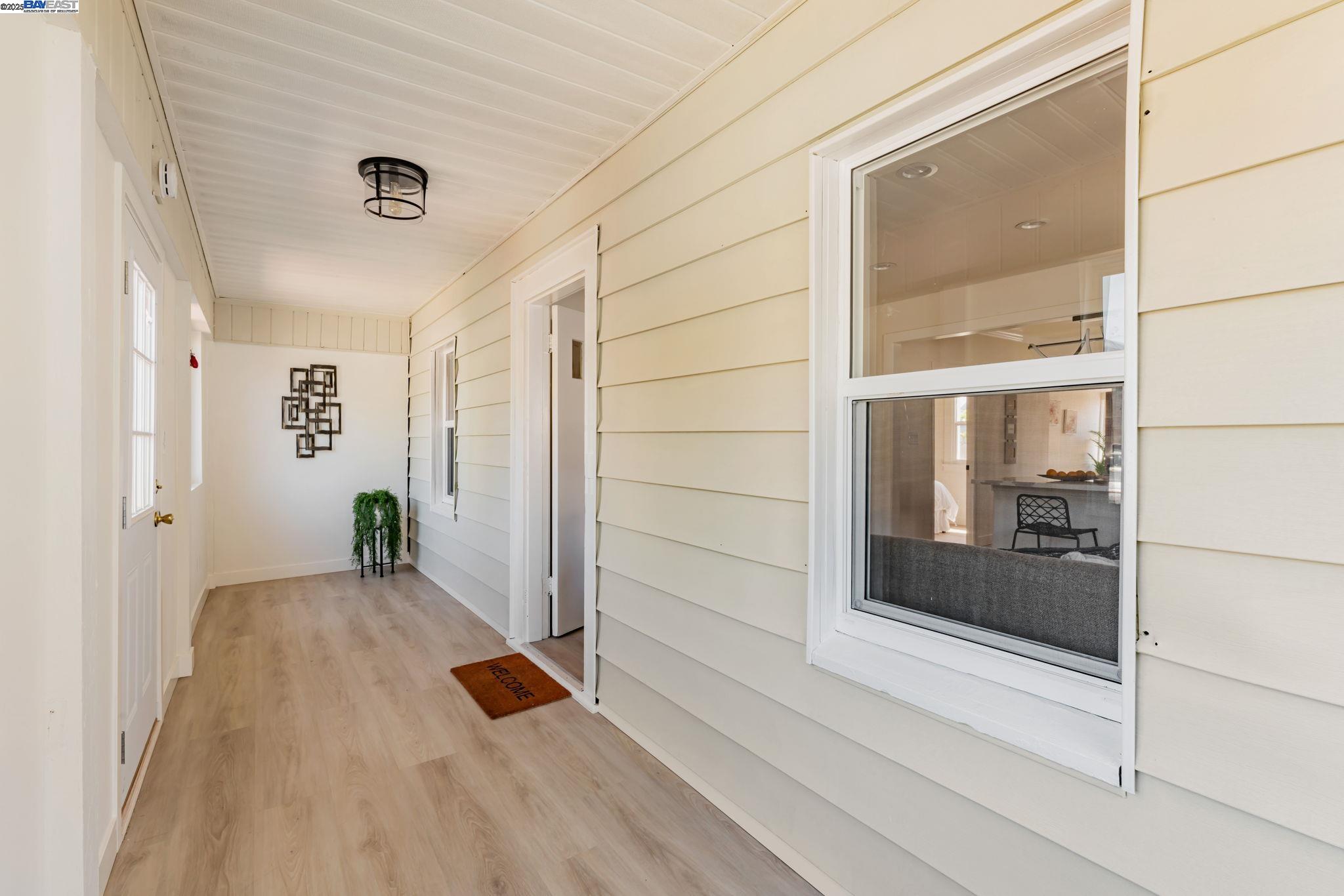 Detail Gallery Image 6 of 38 For 2720 Short St, Oakland,  CA 94619 - 2 Beds | 1 Baths