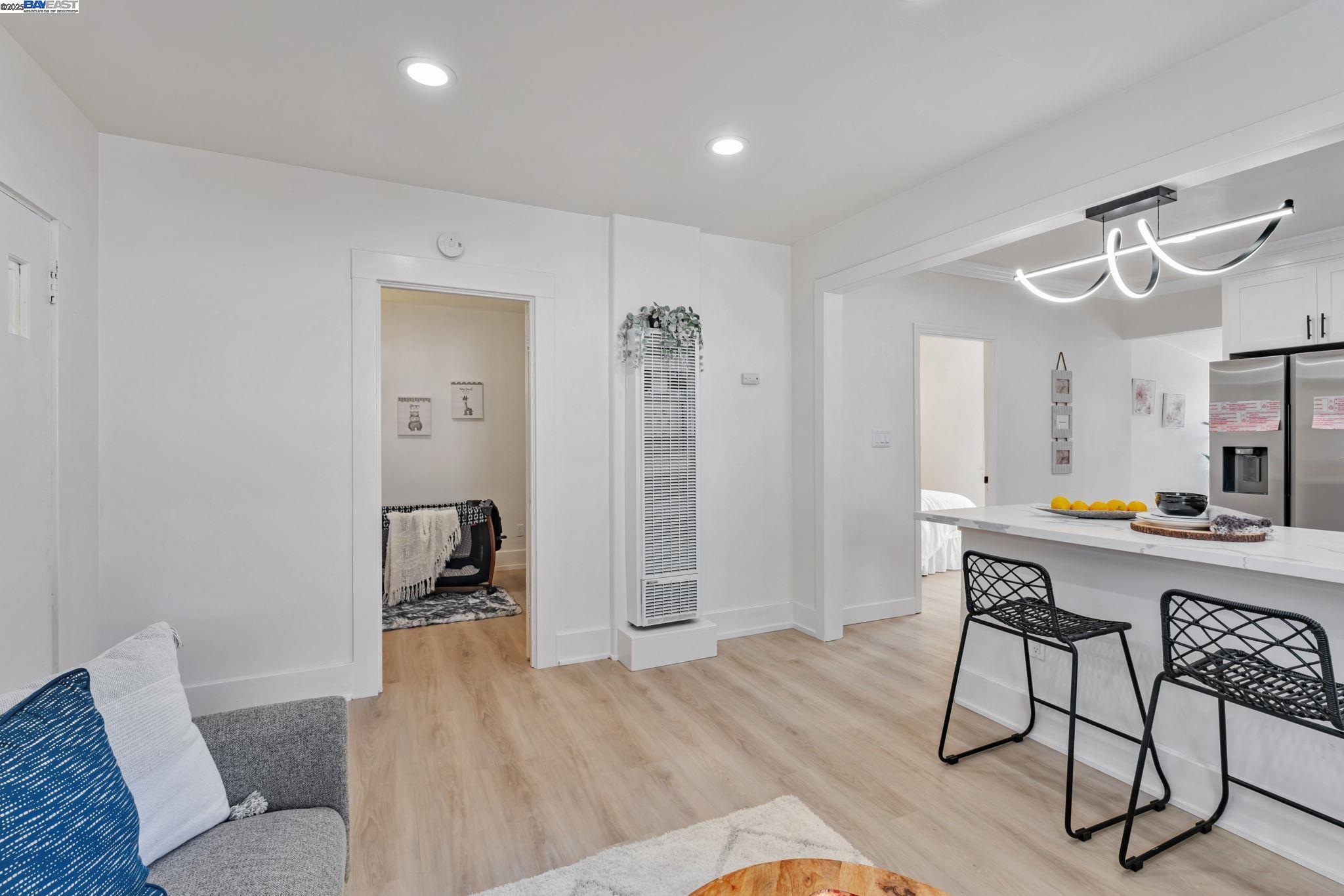 Detail Gallery Image 9 of 38 For 2720 Short St, Oakland,  CA 94619 - 2 Beds | 1 Baths