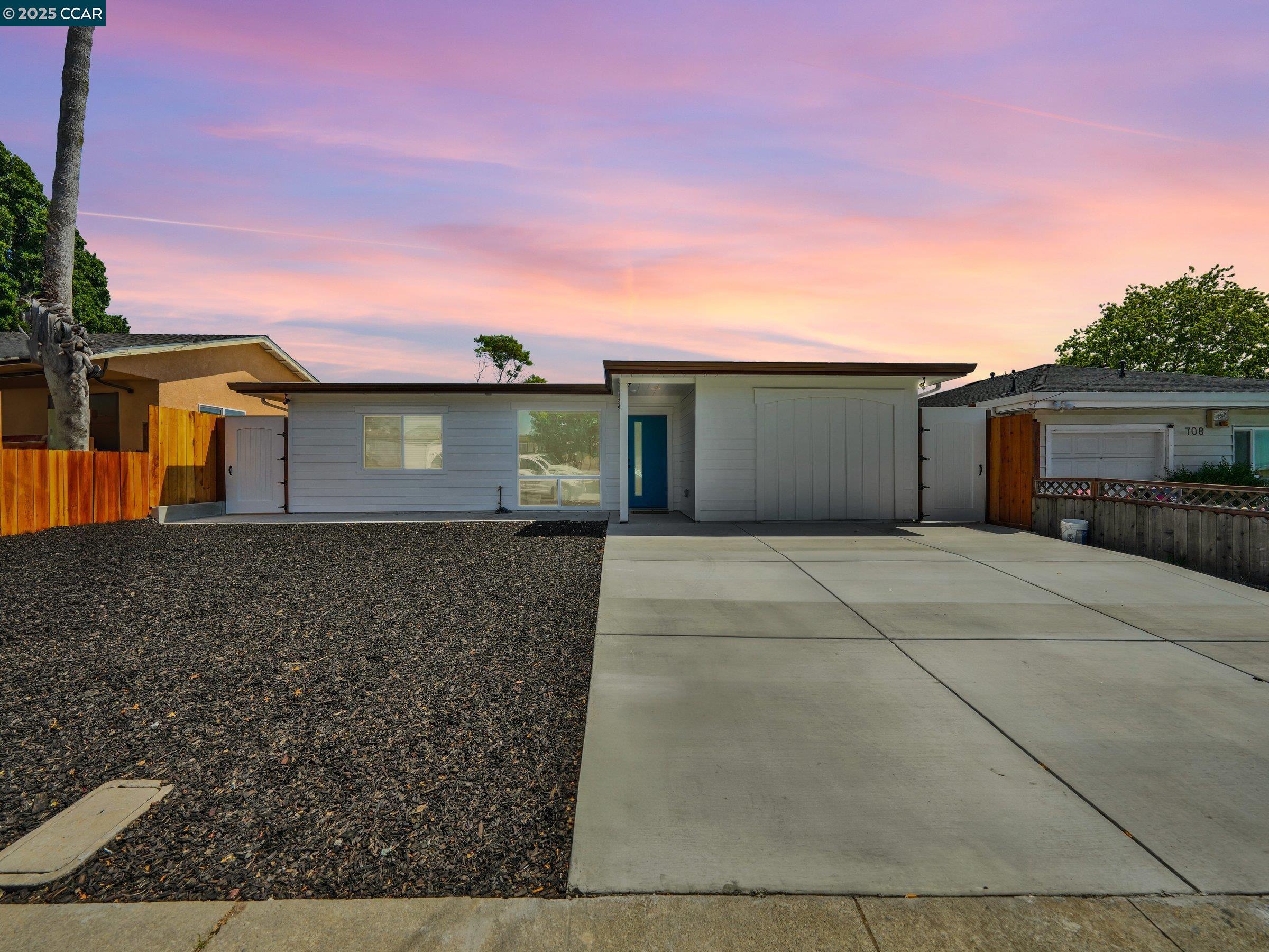 Detail Gallery Image 2 of 60 For 712 Banks Dr, Richmond,  CA 94806 - 4 Beds | 2 Baths