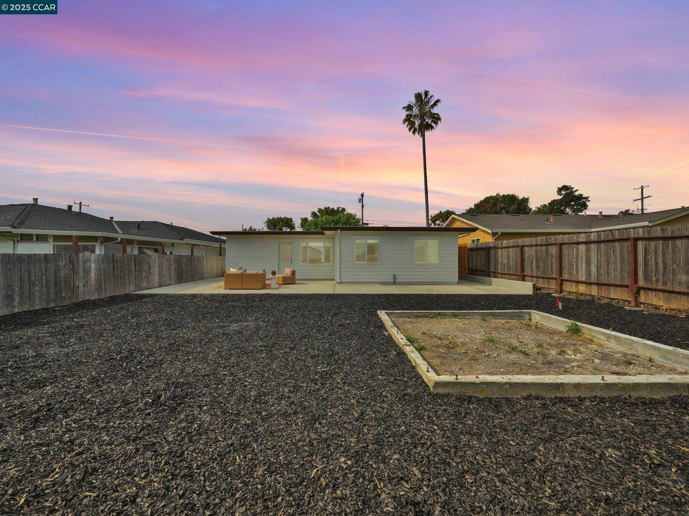 Detail Gallery Image 3 of 60 For 712 Banks Dr, Richmond,  CA 94806 - 4 Beds | 2 Baths