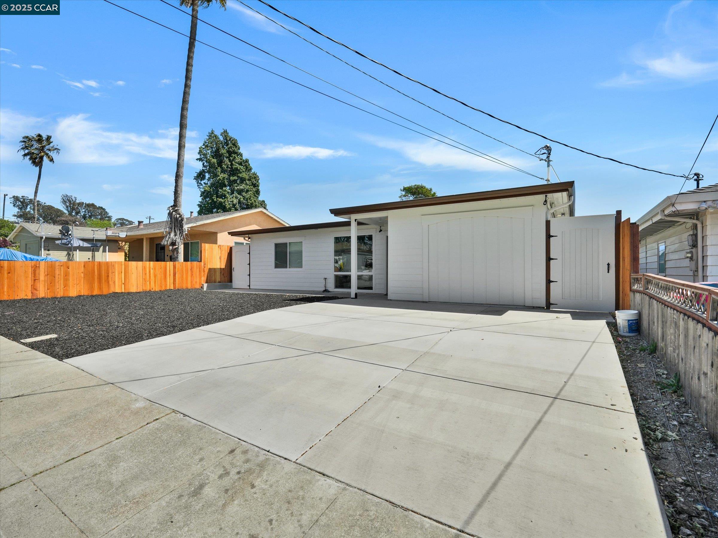 Detail Gallery Image 5 of 60 For 712 Banks Dr, Richmond,  CA 94806 - 4 Beds | 2 Baths