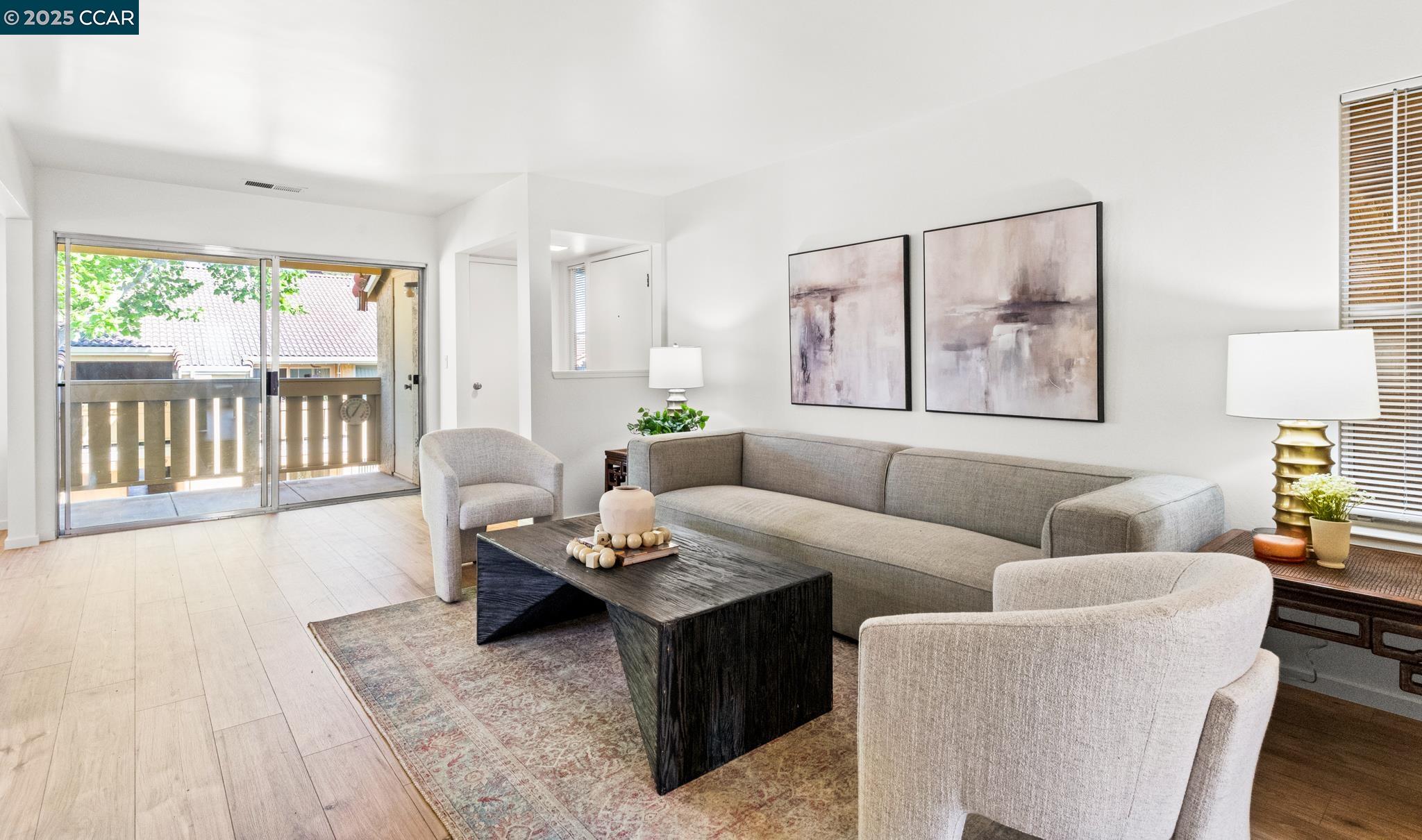 Detail Gallery Image 3 of 39 For 66 Las Moradas Cir, San Pablo,  CA 94806 - 2 Beds | 2 Baths