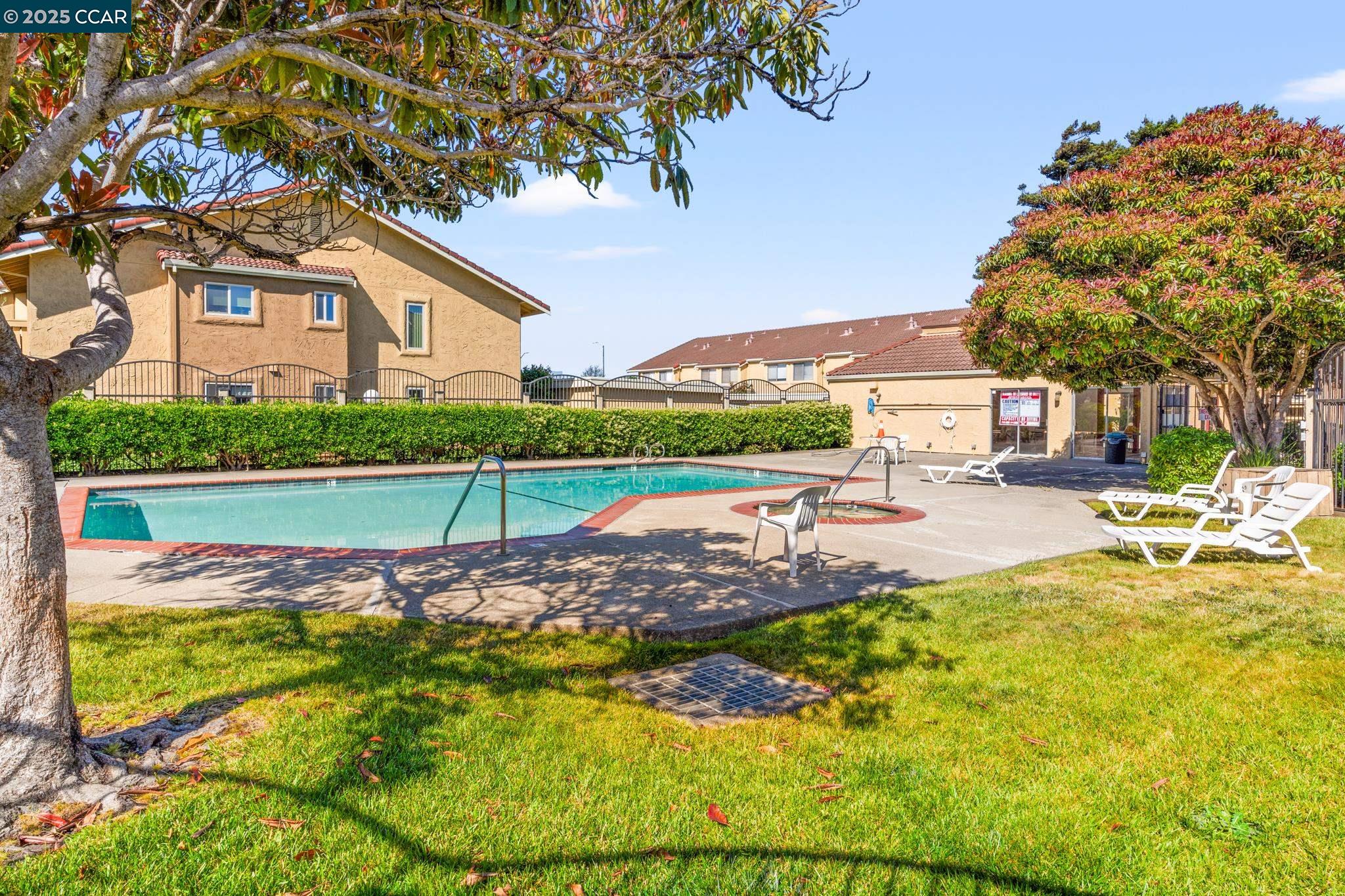 Detail Gallery Image 28 of 39 For 66 Las Moradas Cir, San Pablo,  CA 94806 - 2 Beds | 2 Baths