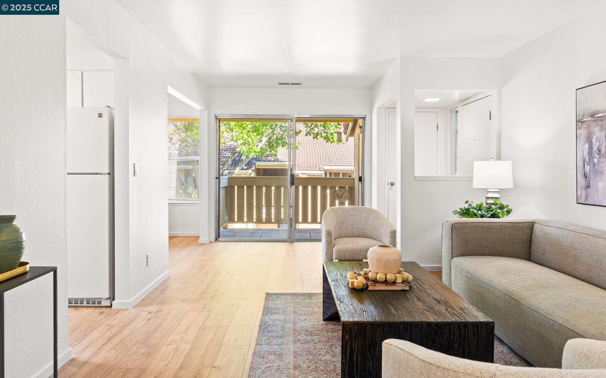 Detail Gallery Image 4 of 39 For 66 Las Moradas Cir, San Pablo,  CA 94806 - 2 Beds | 2 Baths