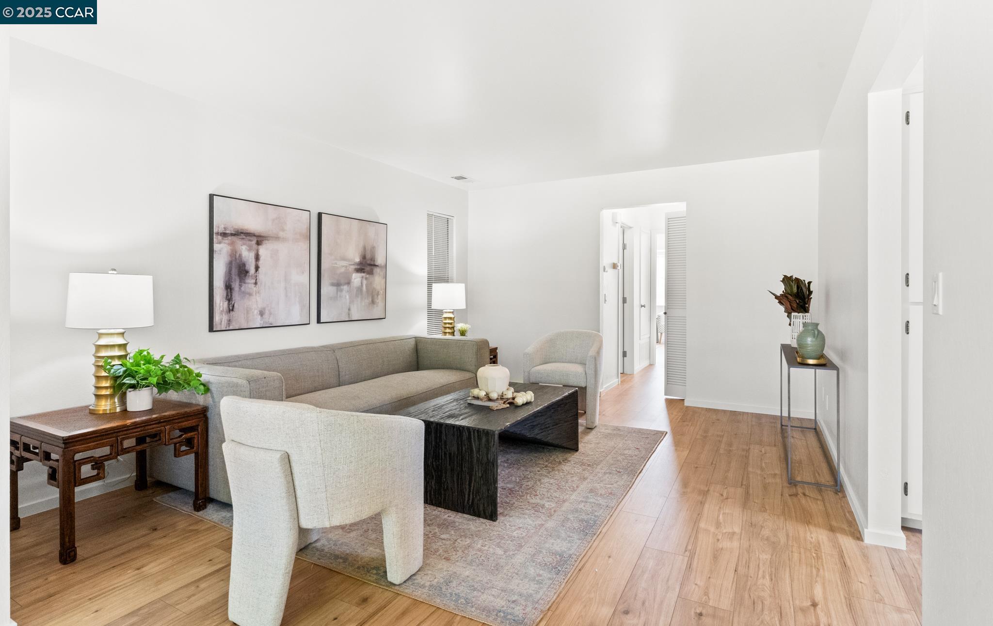 Detail Gallery Image 5 of 39 For 66 Las Moradas Cir, San Pablo,  CA 94806 - 2 Beds | 2 Baths