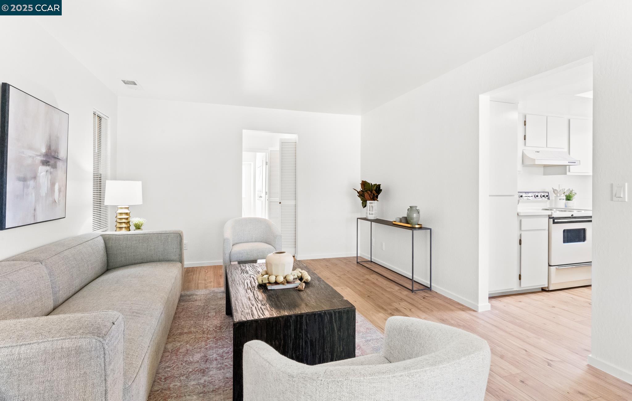 Detail Gallery Image 6 of 39 For 66 Las Moradas Cir, San Pablo,  CA 94806 - 2 Beds | 2 Baths