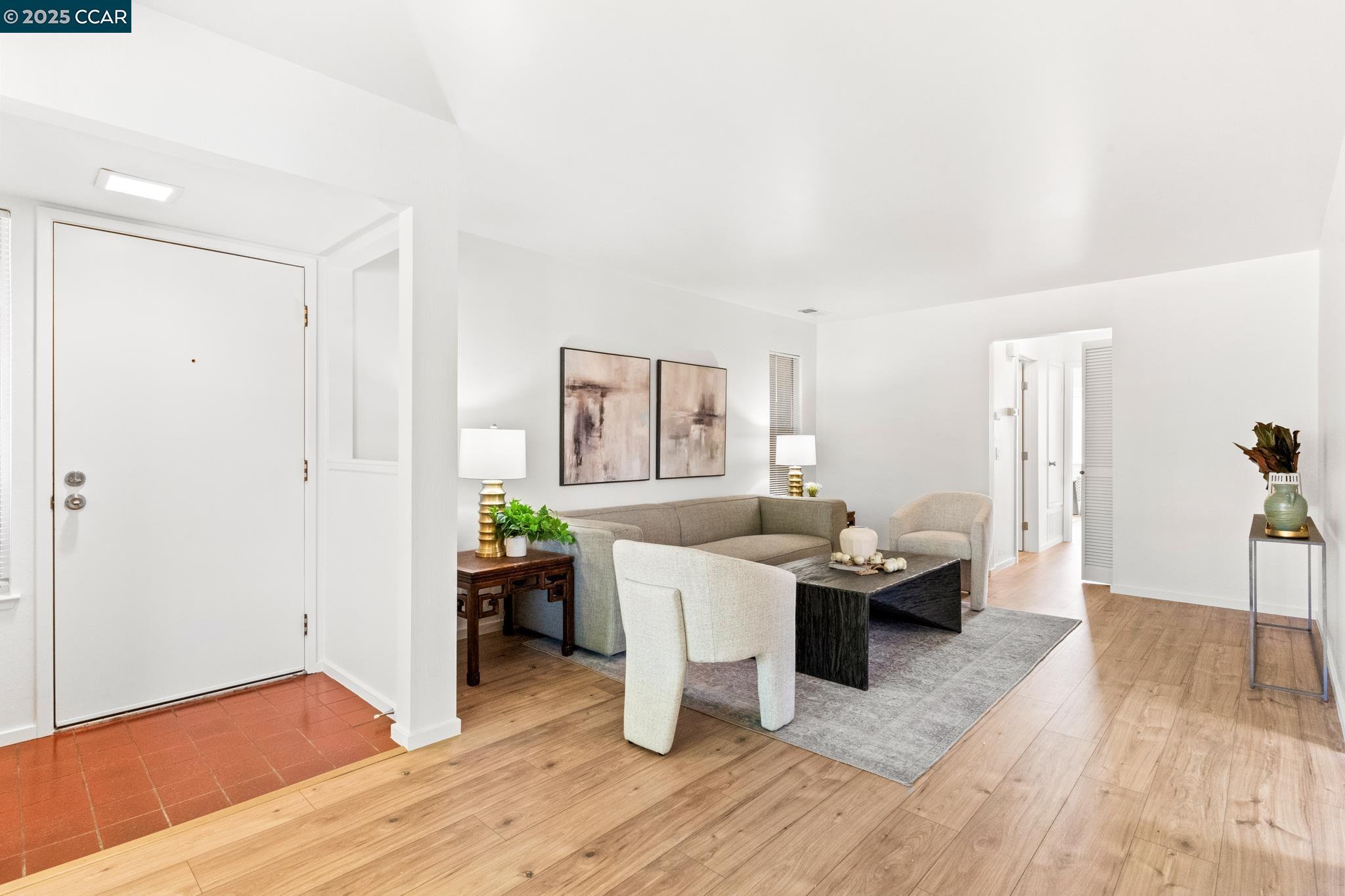 Detail Gallery Image 7 of 39 For 66 Las Moradas Cir, San Pablo,  CA 94806 - 2 Beds | 2 Baths