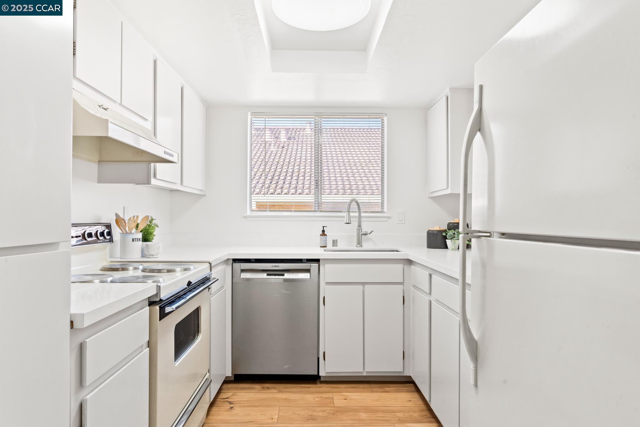 Detail Gallery Image 9 of 39 For 66 Las Moradas Cir, San Pablo,  CA 94806 - 2 Beds | 2 Baths