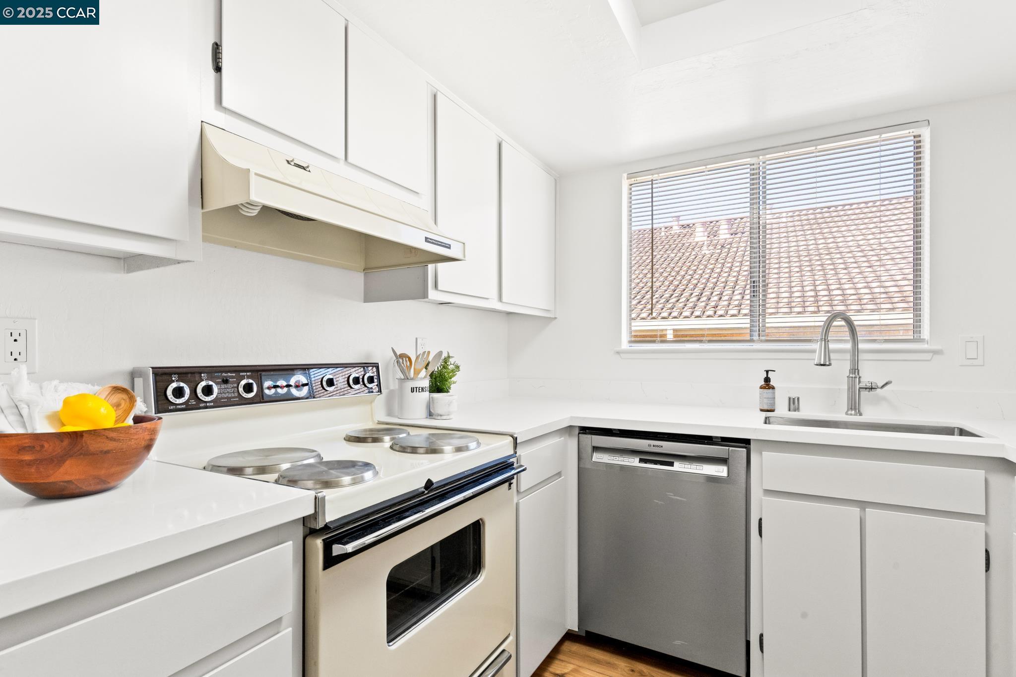 Detail Gallery Image 10 of 39 For 66 Las Moradas Cir, San Pablo,  CA 94806 - 2 Beds | 2 Baths