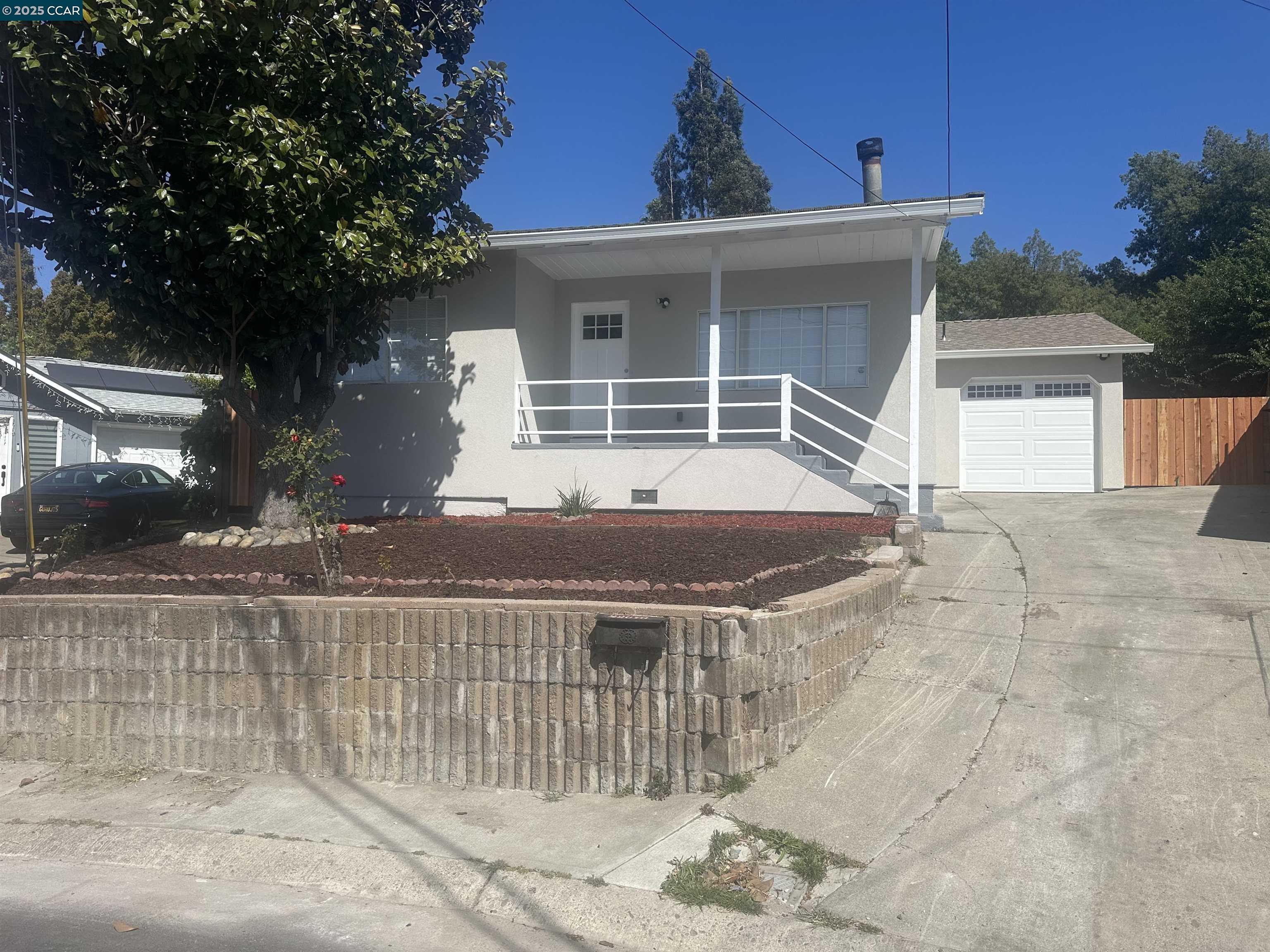 Detail Gallery Image 1 of 39 For 22676 Beech St, Hayward,  CA 94541 - 2 Beds | 2 Baths