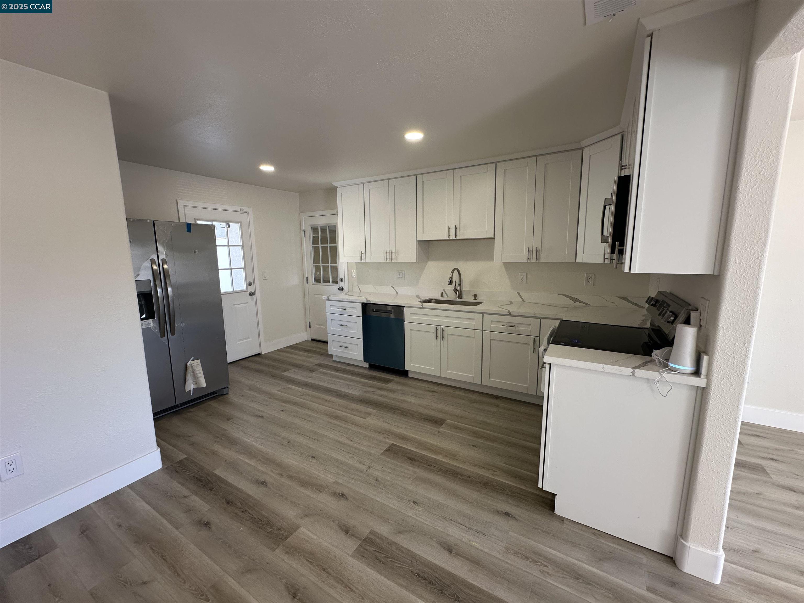 Detail Gallery Image 8 of 39 For 22676 Beech St, Hayward,  CA 94541 - 2 Beds | 2 Baths