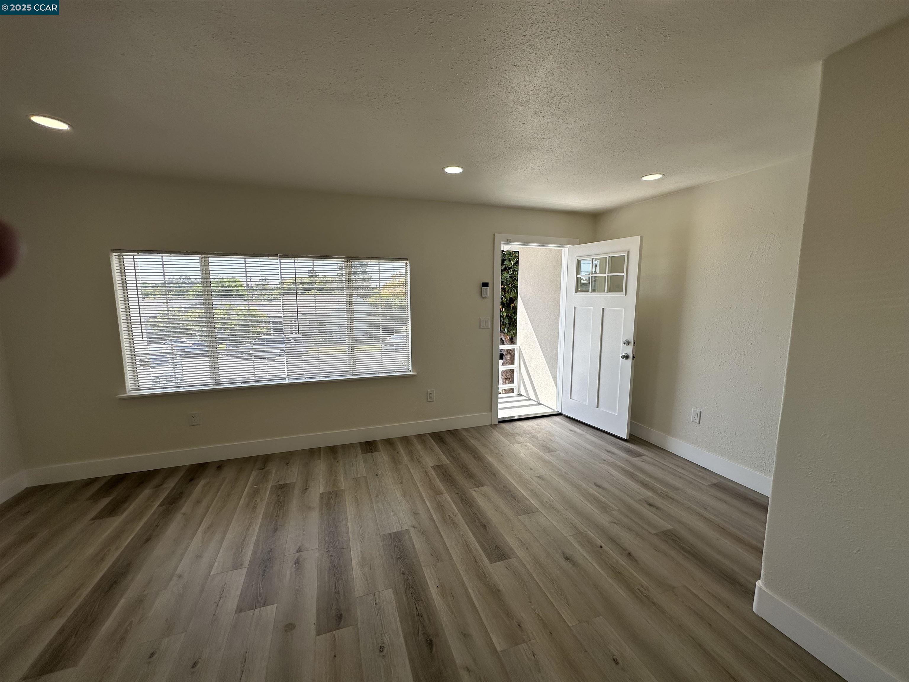 Detail Gallery Image 10 of 39 For 22676 Beech St, Hayward,  CA 94541 - 2 Beds | 2 Baths