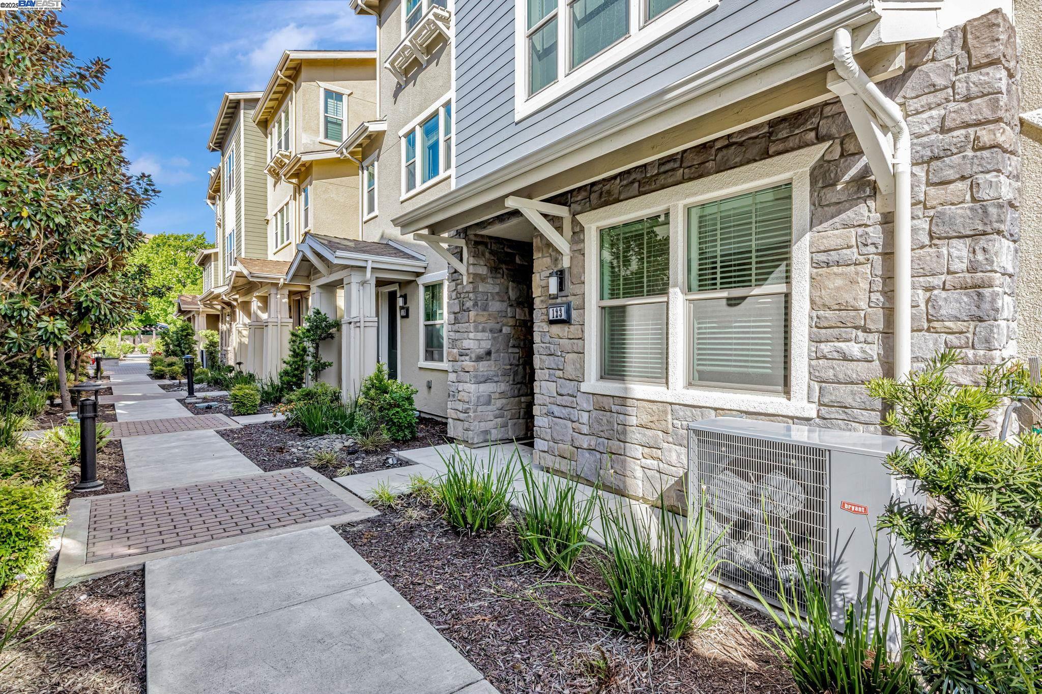 More Details about MLS # 41097749 : 123 BRANTA CMN