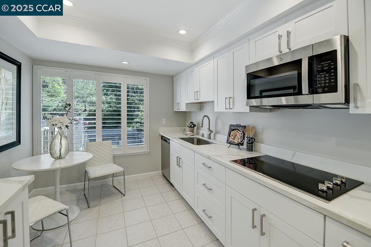 Detail Gallery Image 3 of 51 For 2055 Cactus Ct #5,  Walnut Creek,  CA 94595 - 2 Beds | 2 Baths