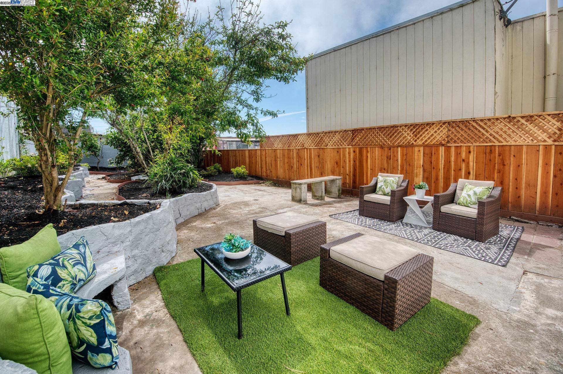 Detail Gallery Image 3 of 43 For 282 Bright St, San Francisco,  CA 94132 - 4 Beds | 2 Baths