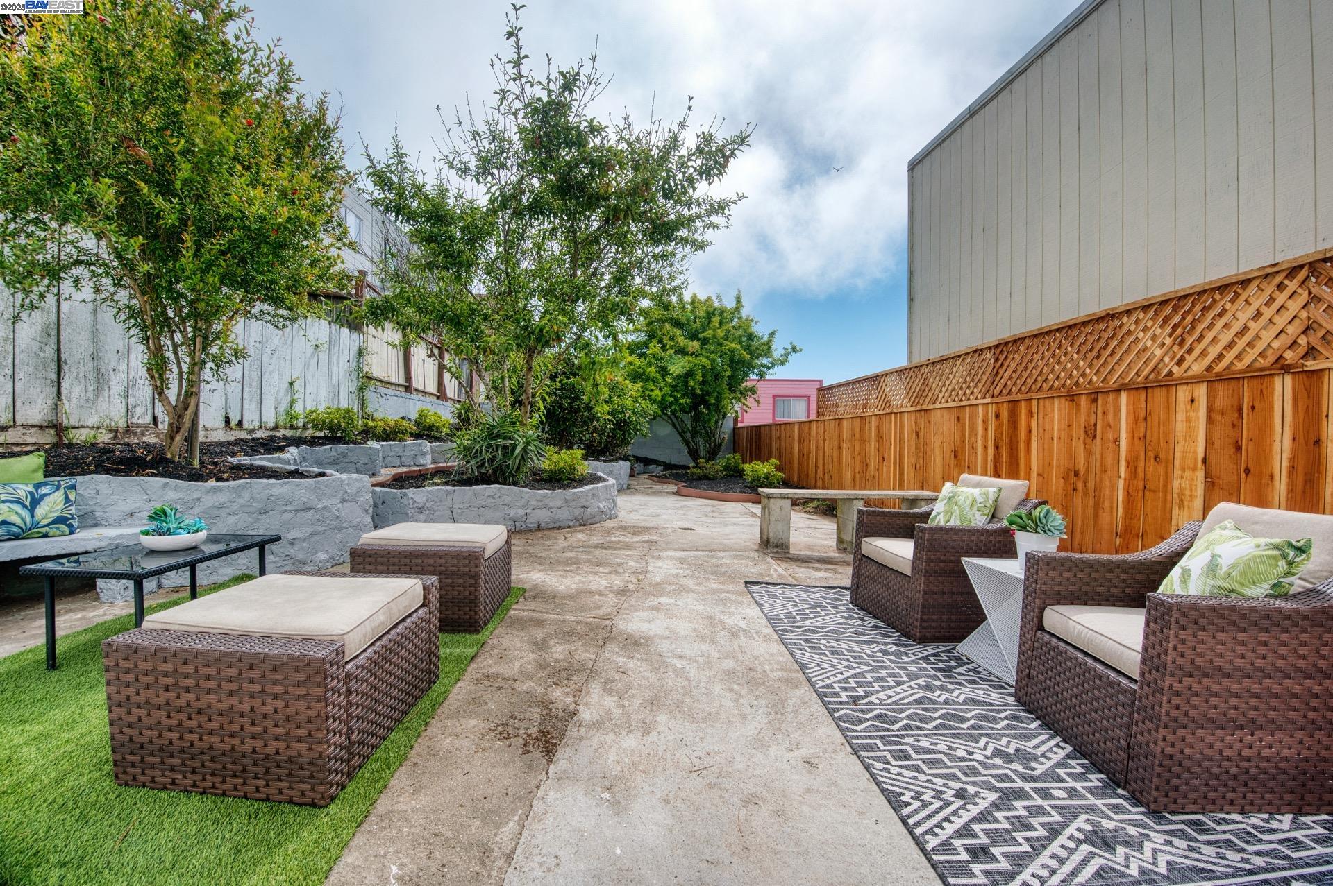 Detail Gallery Image 5 of 43 For 282 Bright St, San Francisco,  CA 94132 - 4 Beds | 2 Baths