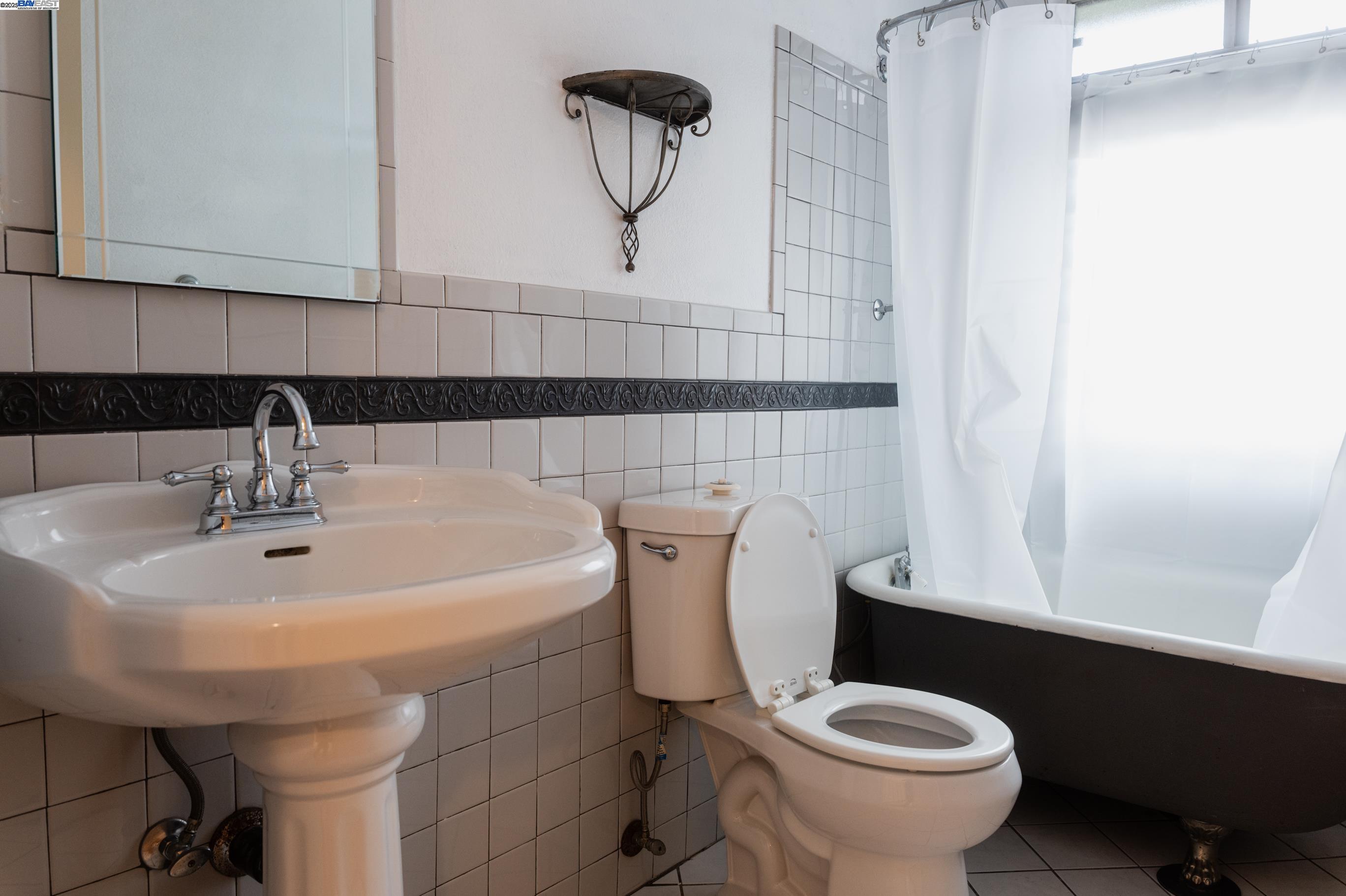 Detail Gallery Image 13 of 27 For 1731 Post Ave, San Pablo,  CA 94806 - 3 Beds | 2/1 Baths