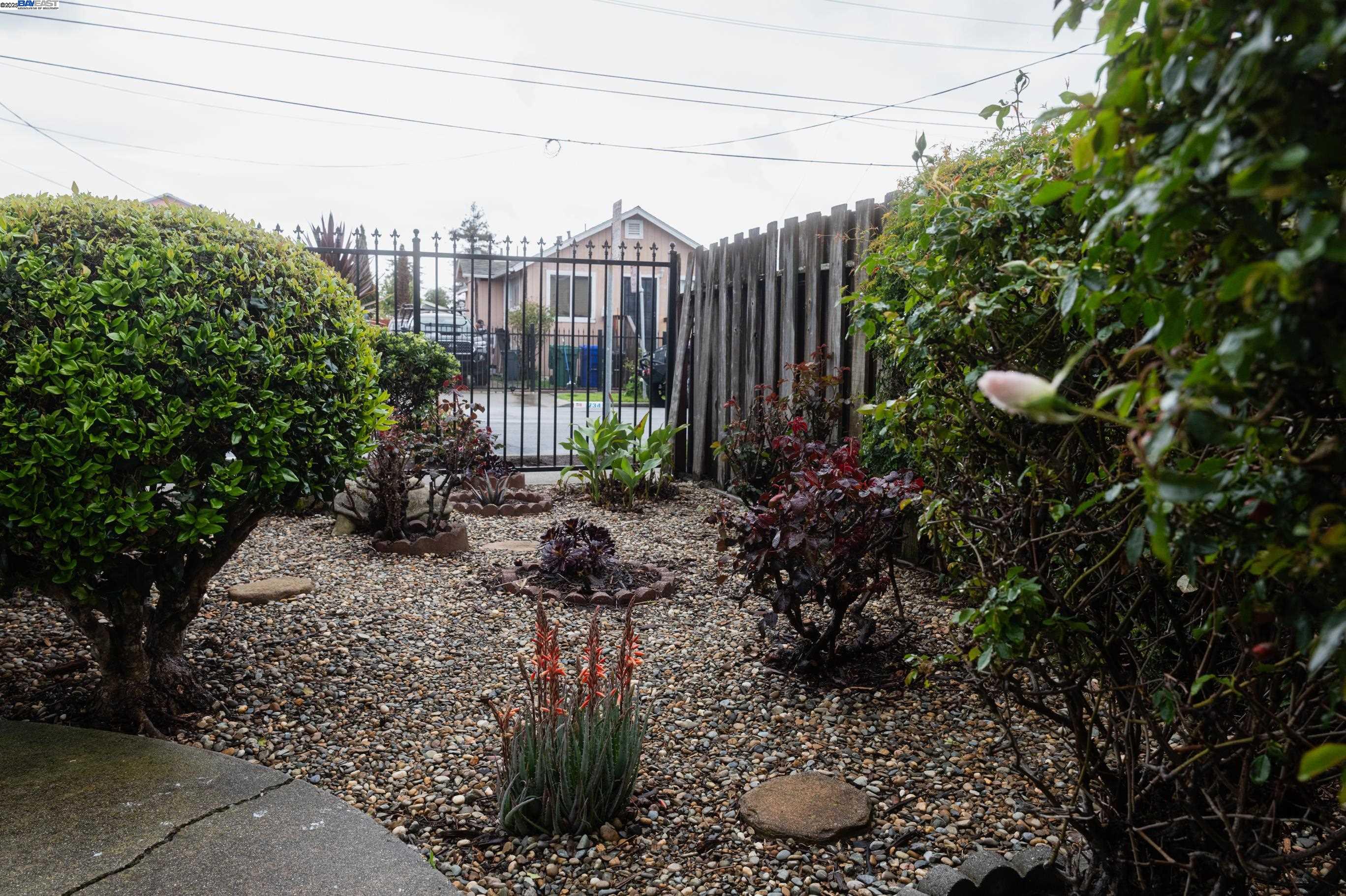 Detail Gallery Image 4 of 27 For 1731 Post Ave, San Pablo,  CA 94806 - 3 Beds | 2/1 Baths