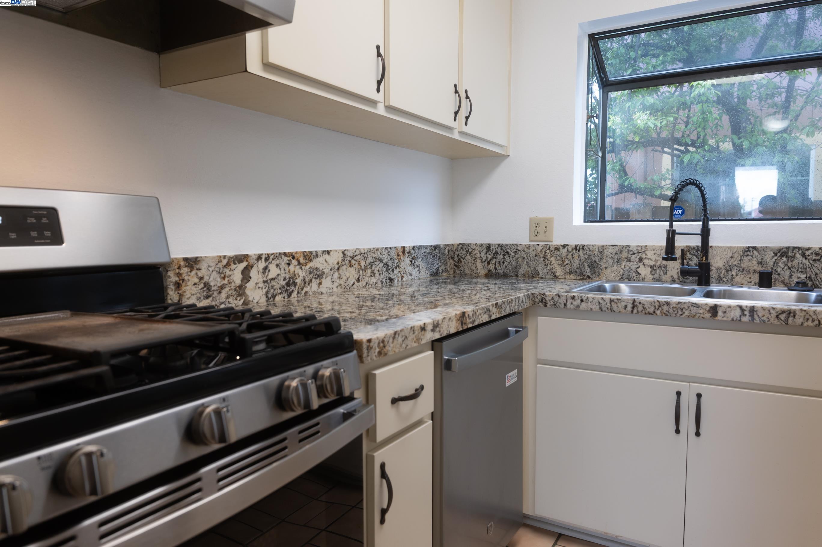 Detail Gallery Image 7 of 27 For 1731 Post Ave, San Pablo,  CA 94806 - 3 Beds | 2/1 Baths