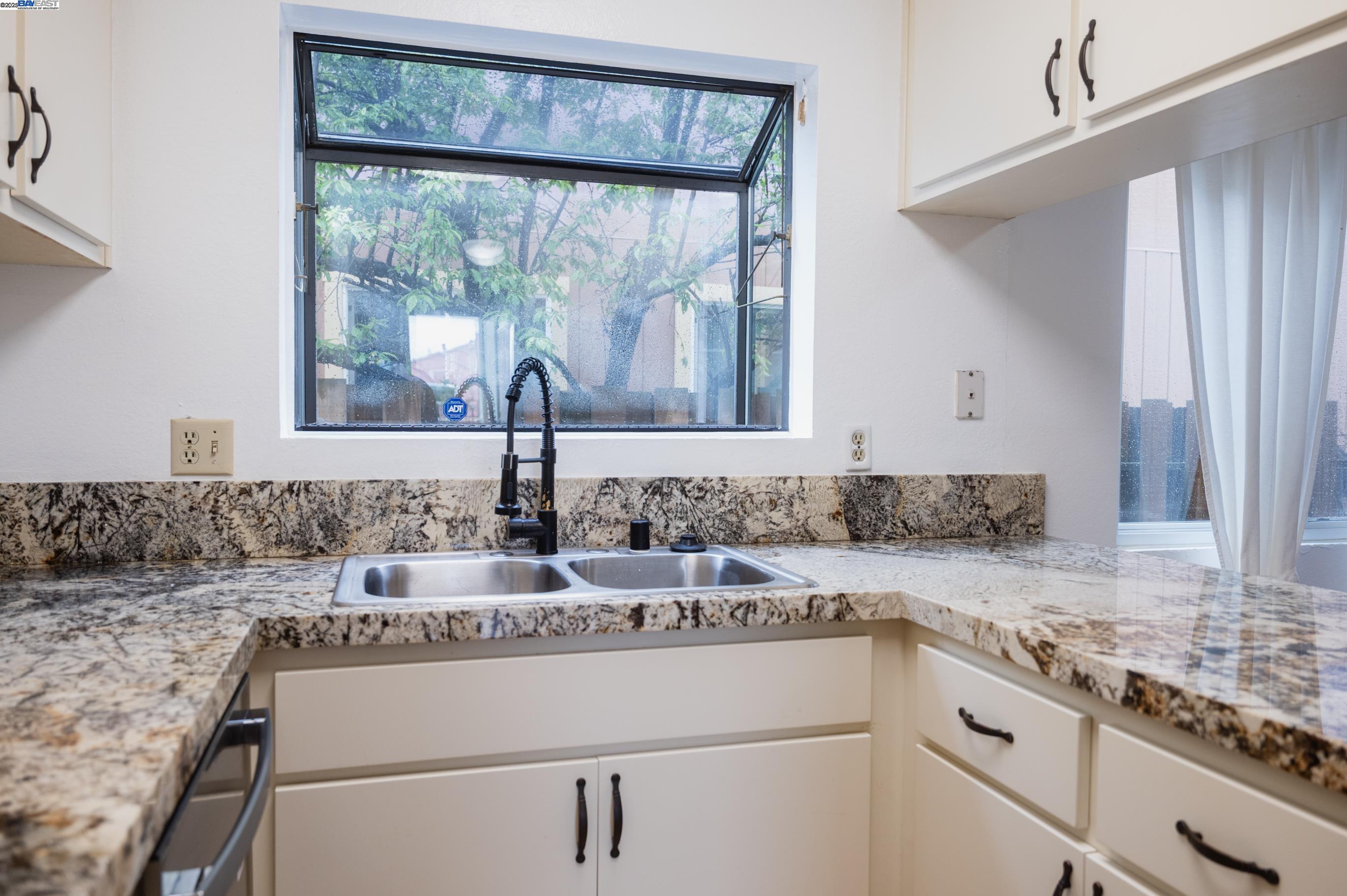 Detail Gallery Image 8 of 27 For 1731 Post Ave, San Pablo,  CA 94806 - 3 Beds | 2/1 Baths