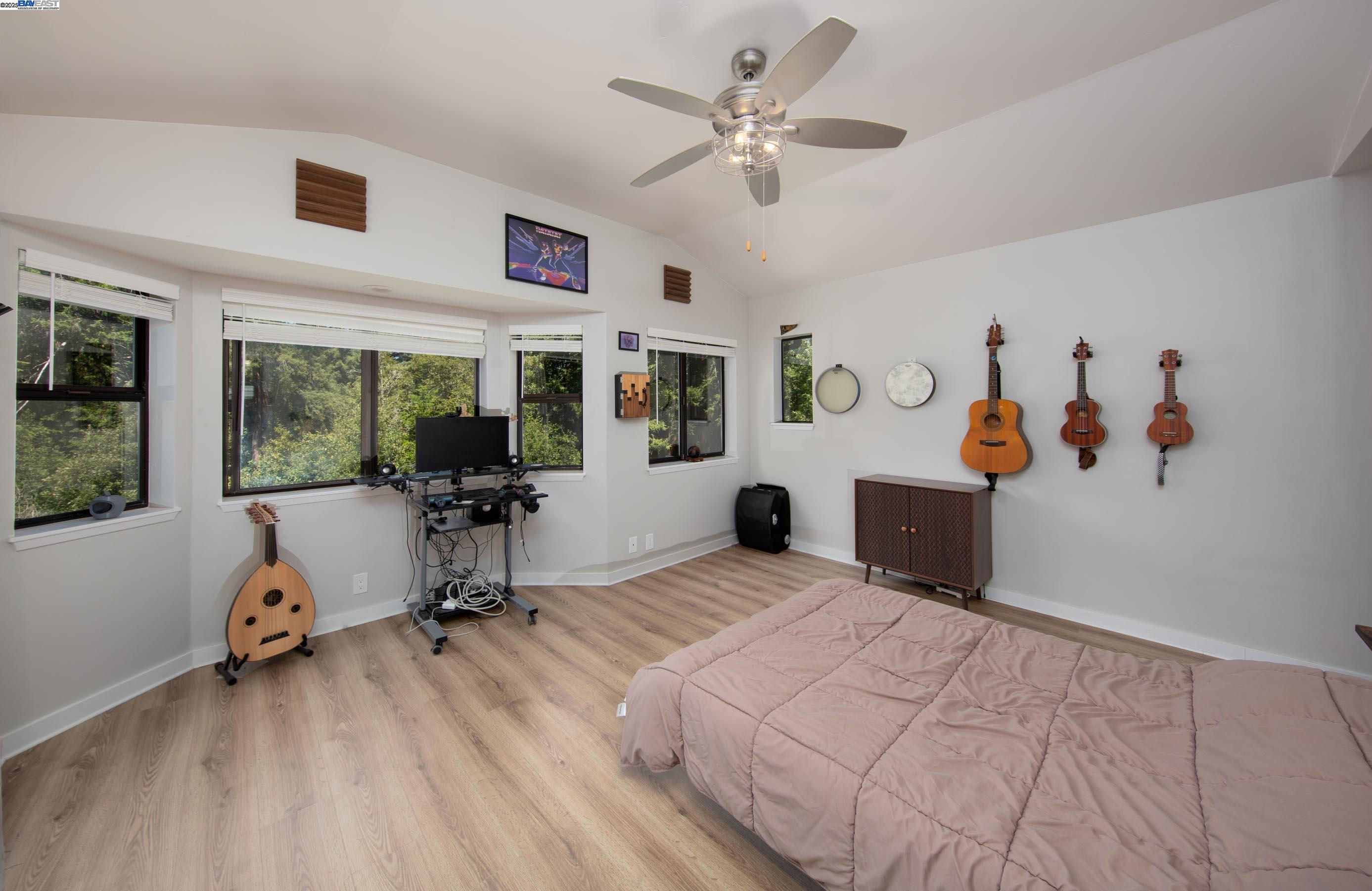 Detail Gallery Image 8 of 27 For 2165 Upper Scenic Dr, Felton,  CA 95018 - 3 Beds | 2 Baths