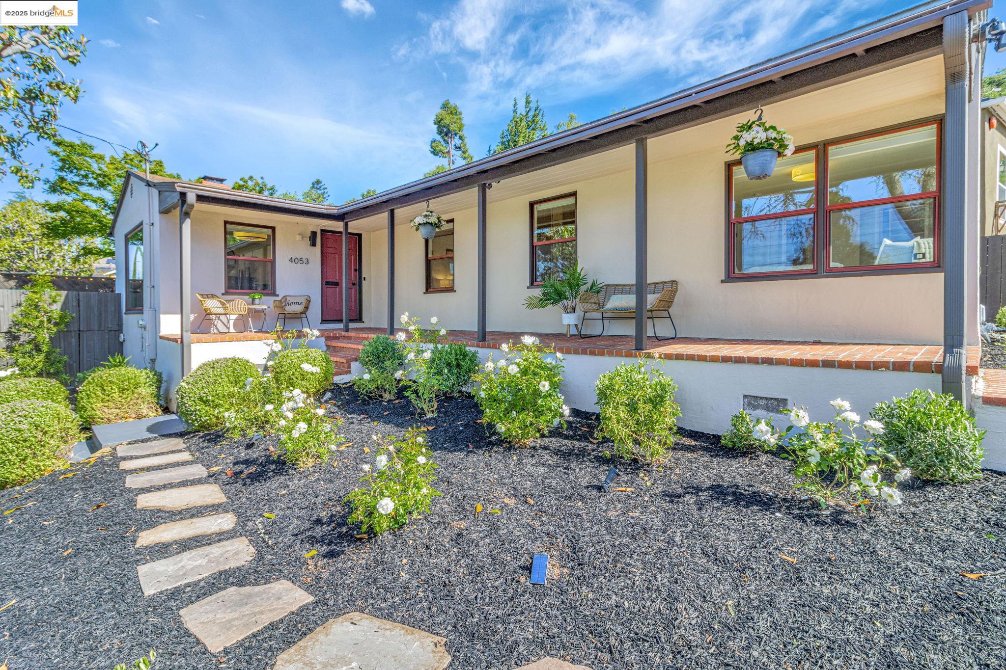 Detail Gallery Image 1 of 35 For 4053 Huntington St, Oakland,  CA 94619 - 3 Beds | 2 Baths