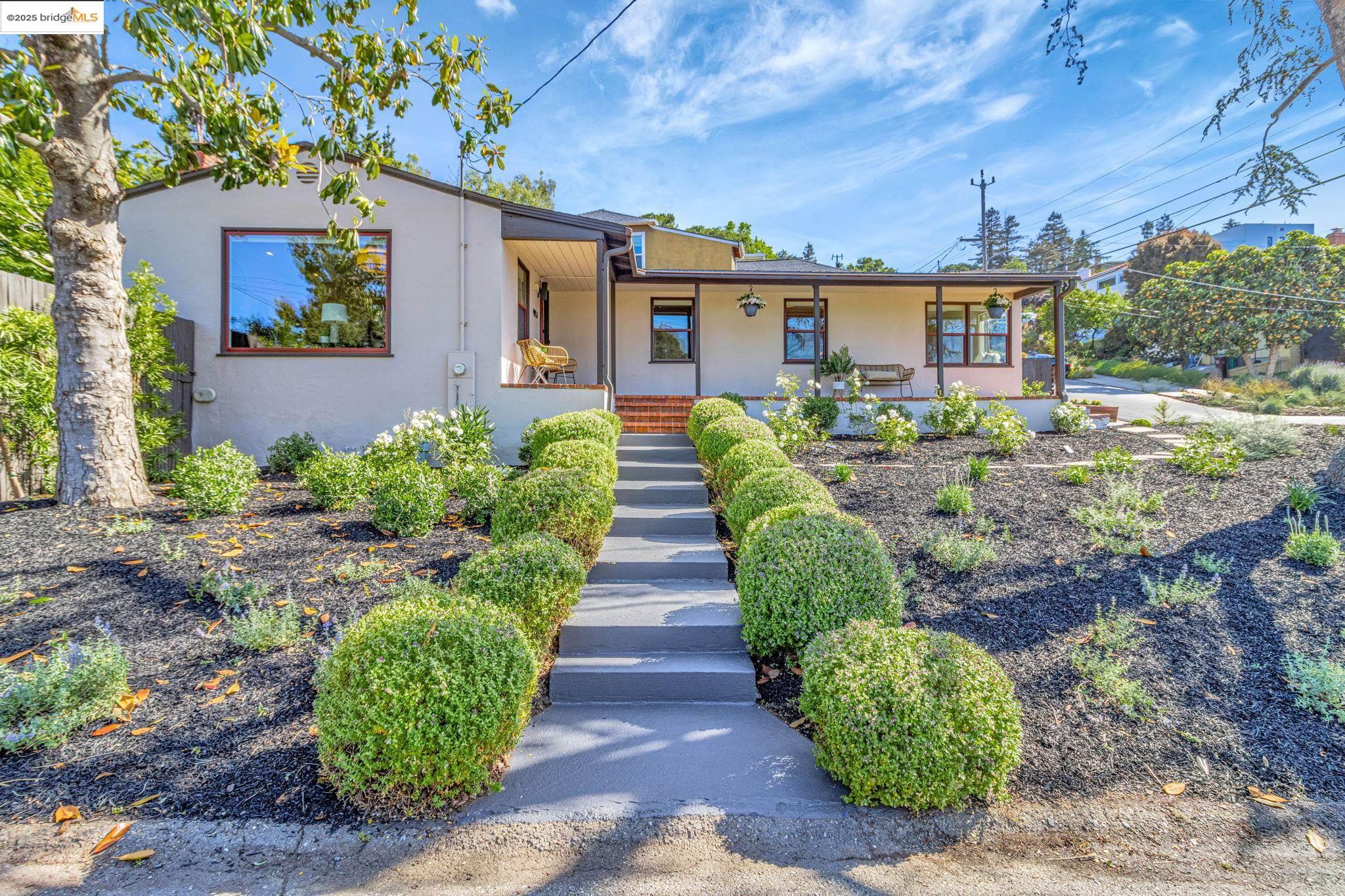Detail Gallery Image 2 of 35 For 4053 Huntington St, Oakland,  CA 94619 - 3 Beds | 2 Baths