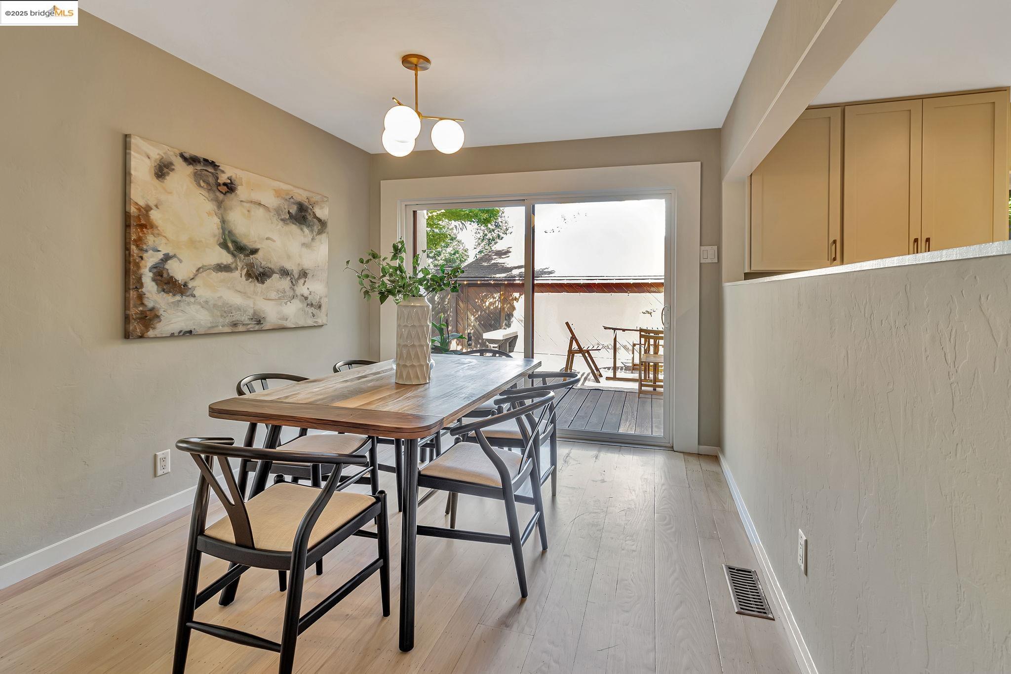 Detail Gallery Image 12 of 35 For 4053 Huntington St, Oakland,  CA 94619 - 3 Beds | 2 Baths