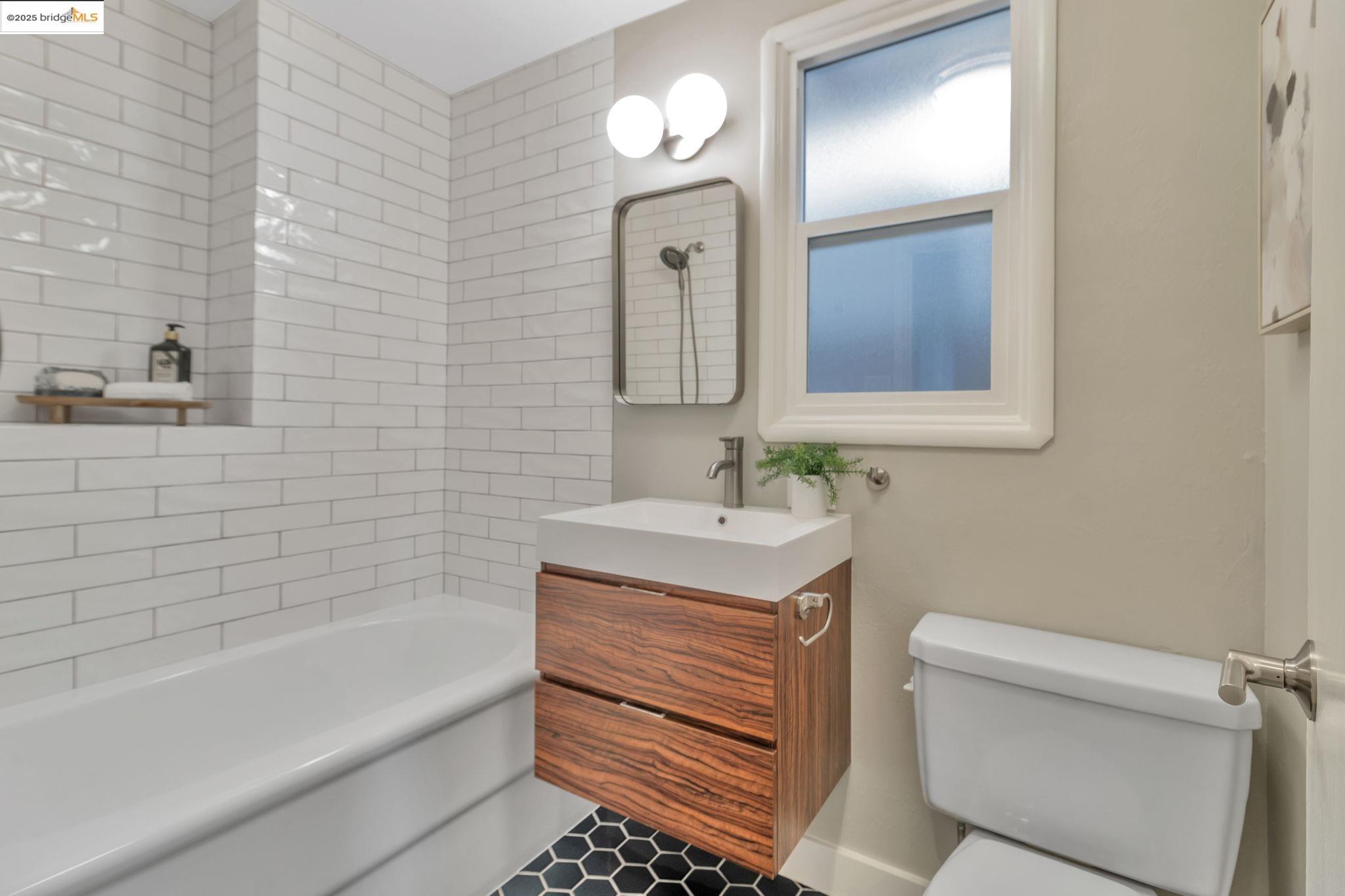 Detail Gallery Image 17 of 35 For 4053 Huntington St, Oakland,  CA 94619 - 3 Beds | 2 Baths