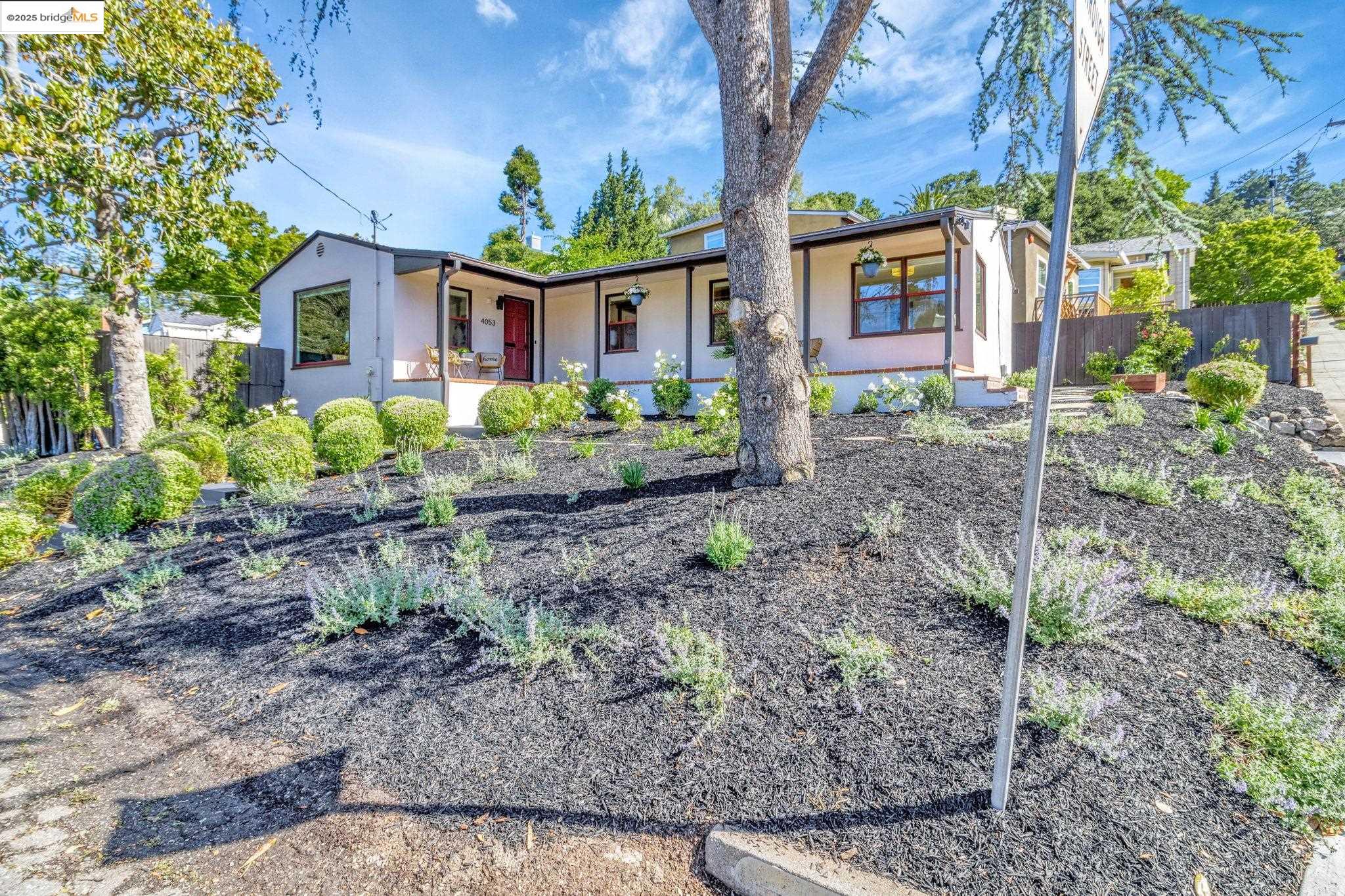 Detail Gallery Image 4 of 35 For 4053 Huntington St, Oakland,  CA 94619 - 3 Beds | 2 Baths