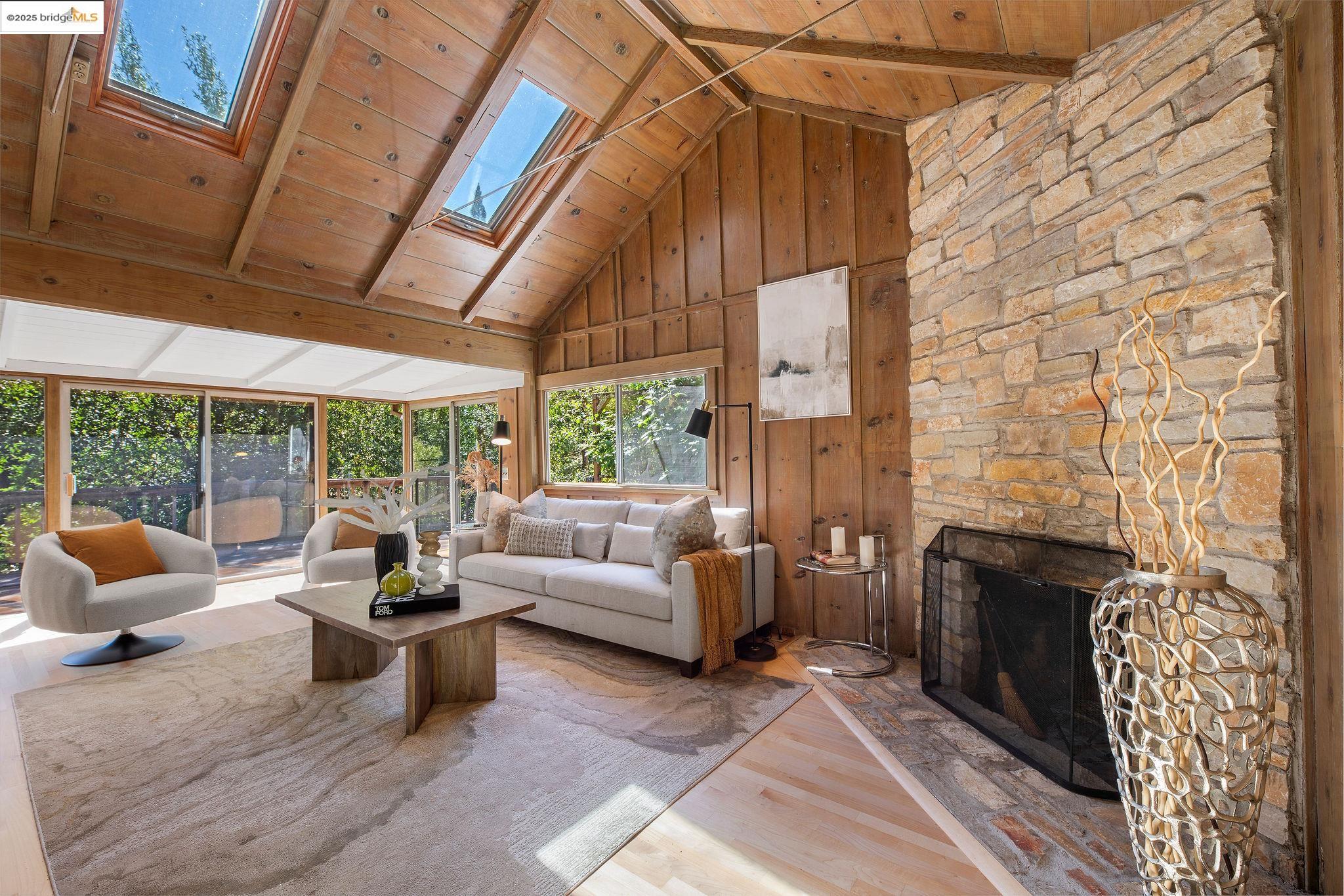 Detail Gallery Image 2 of 38 For 1019 Los Trancos Rd, Portola Valley,  CA 94028 - 3 Beds | 1/1 Baths