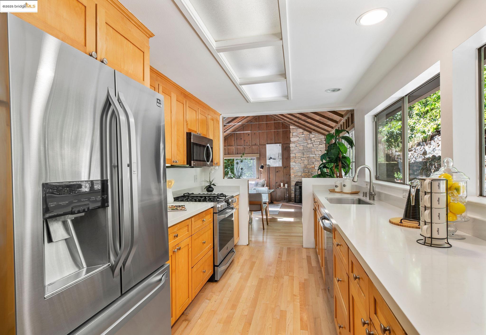 Detail Gallery Image 12 of 38 For 1019 Los Trancos Rd, Portola Valley,  CA 94028 - 3 Beds | 1/1 Baths