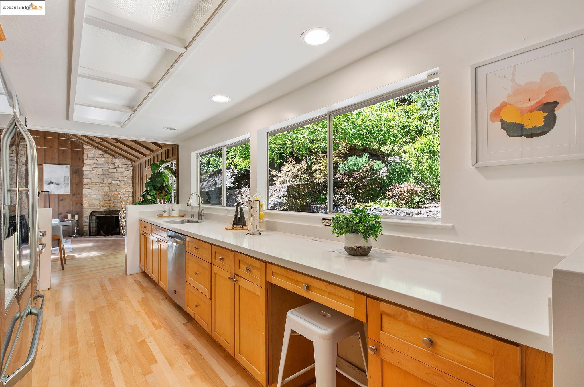Detail Gallery Image 13 of 38 For 1019 Los Trancos Rd, Portola Valley,  CA 94028 - 3 Beds | 1/1 Baths