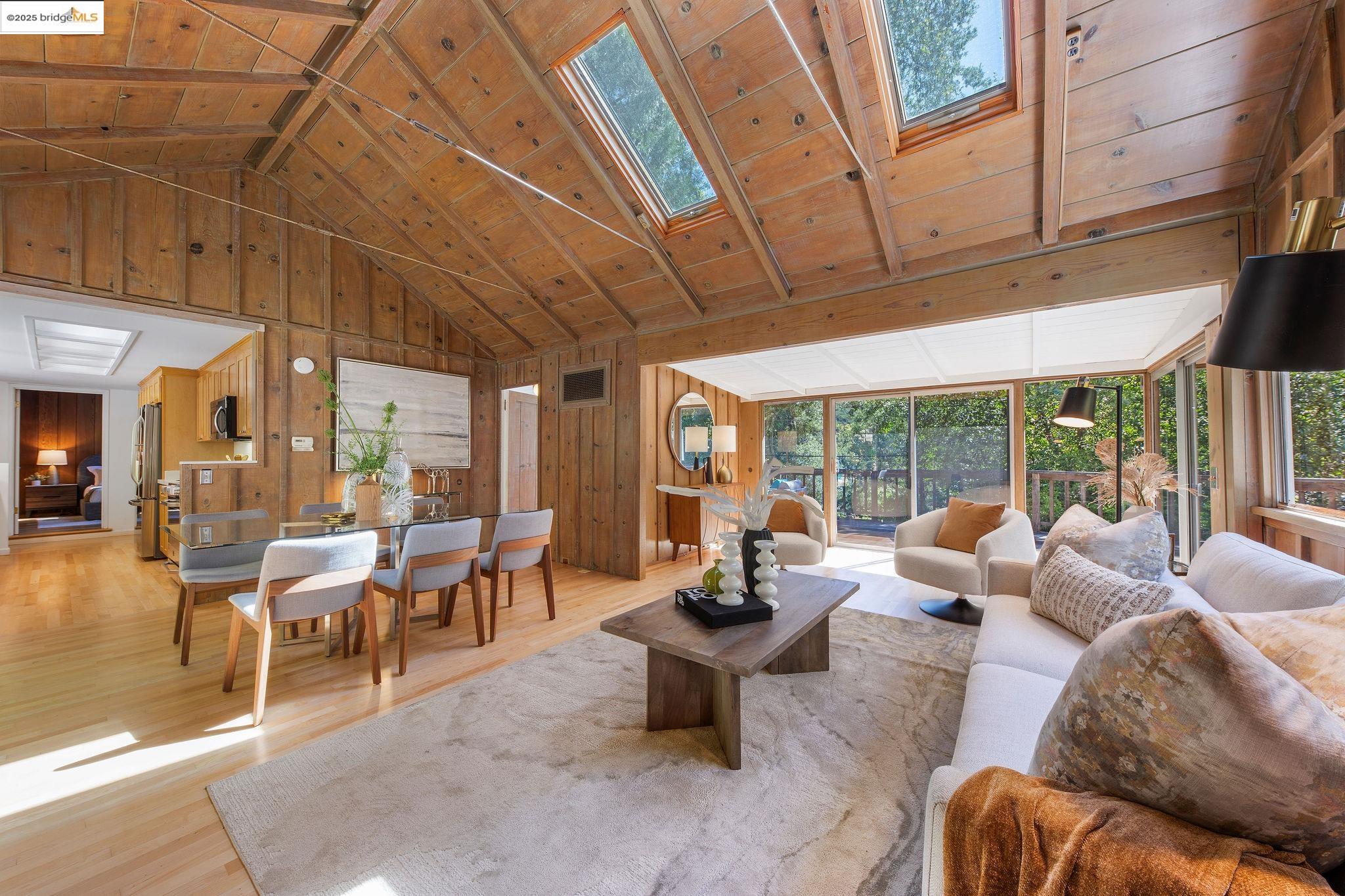 Detail Gallery Image 3 of 38 For 1019 Los Trancos Rd, Portola Valley,  CA 94028 - 3 Beds | 1/1 Baths